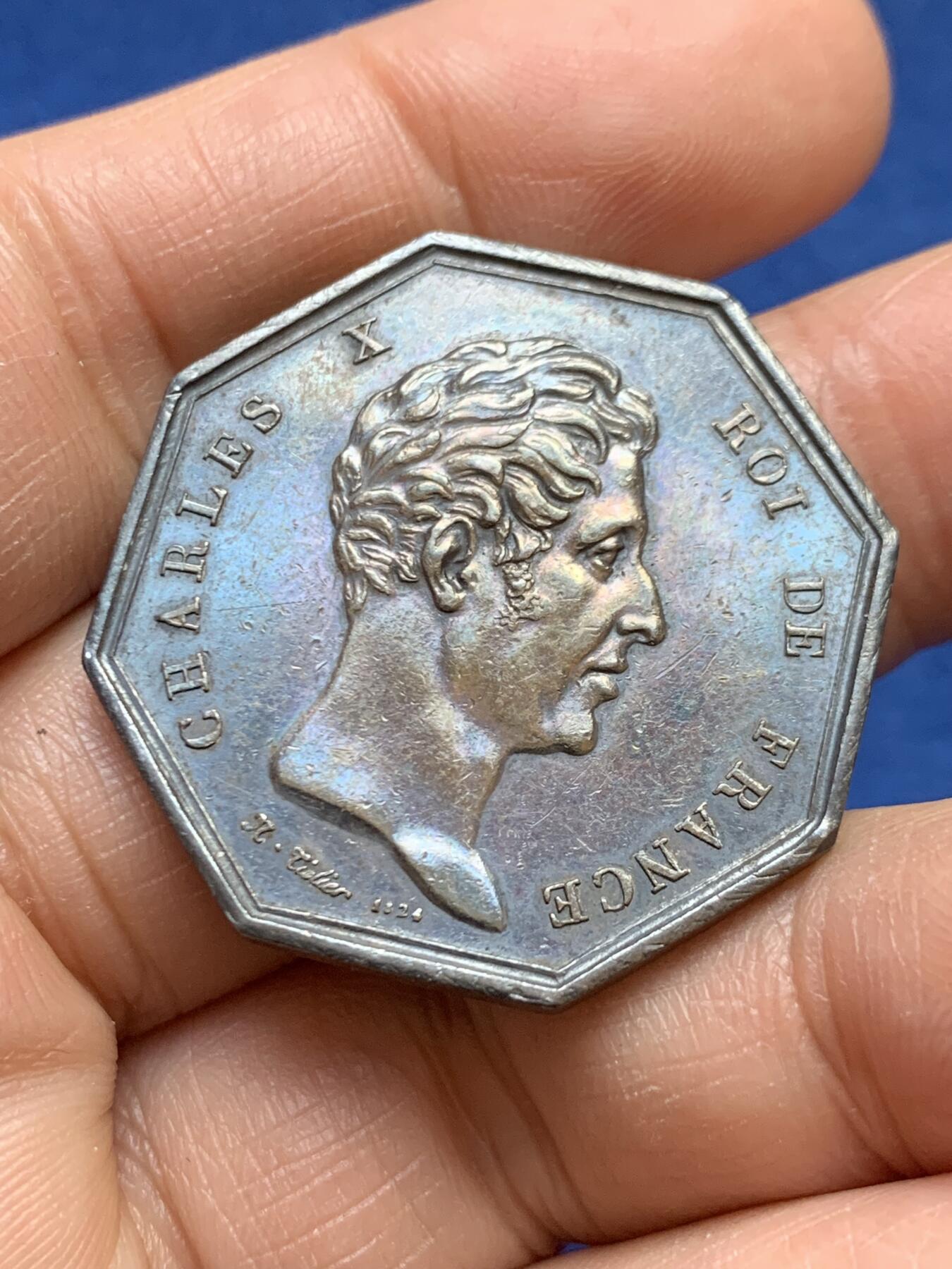 《竞宝斋》第458场 周日，周一，周二   3场连拍 （全场包邮）欢迎送拍 法国查理十世头像巴黎证券交易所八角银质代币，16.49g，33.2mm，早期无边铭