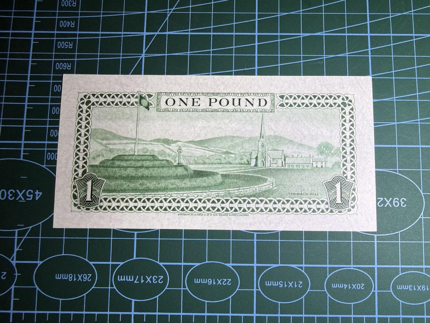 【炜奕收藏】，第五十七期，英联邦女王专场 1983年马恩岛1镑，UNC-品相，号码无47顺子号