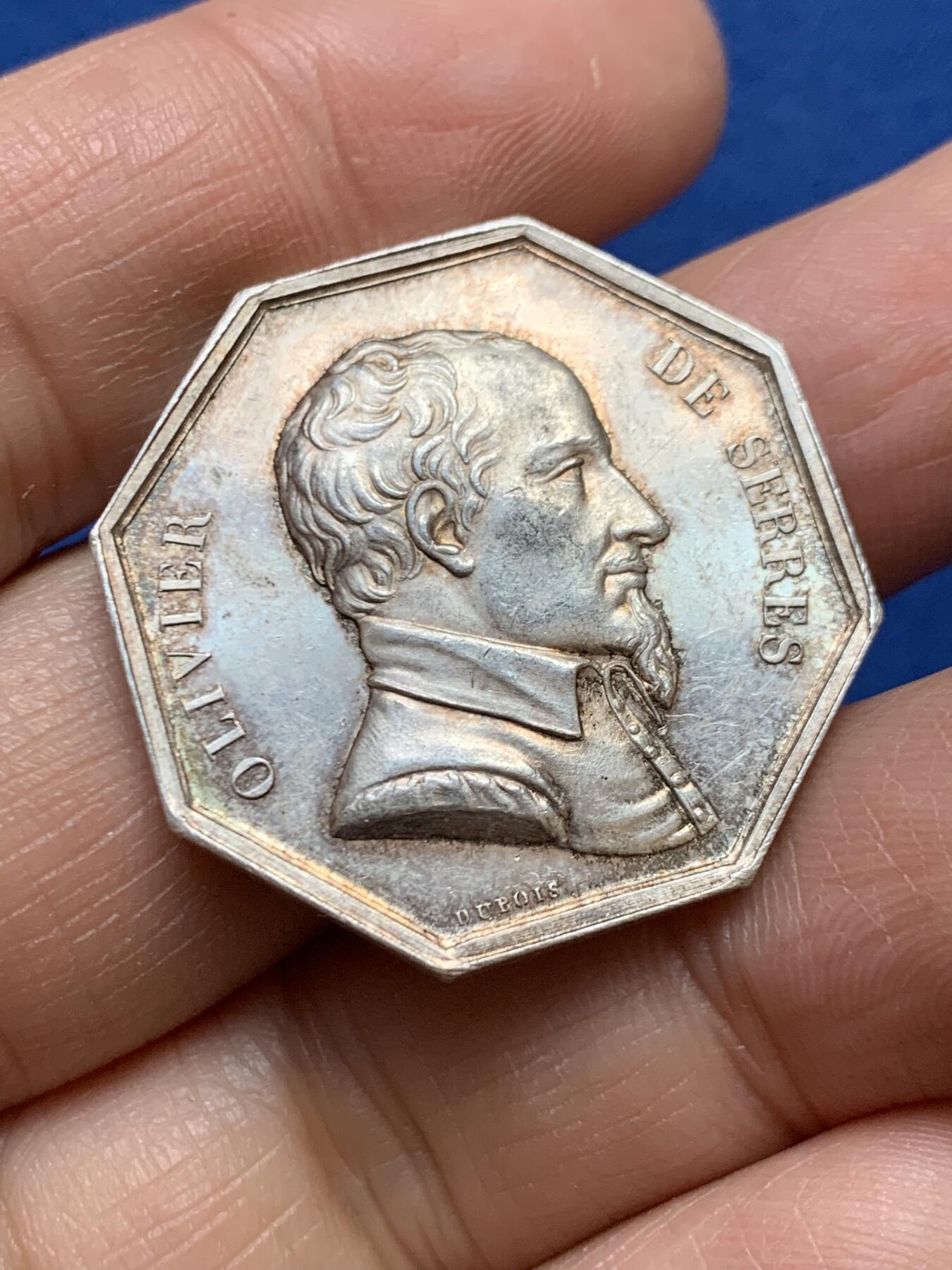 《竞宝斋》第458场 周日，周一，周二   3场连拍 （全场包邮）欢迎送拍 法国八角银章，图卢兹农业协会，农业科学家奥利维·塞雷斯，13.6g，30mm，蜜蜂边铭