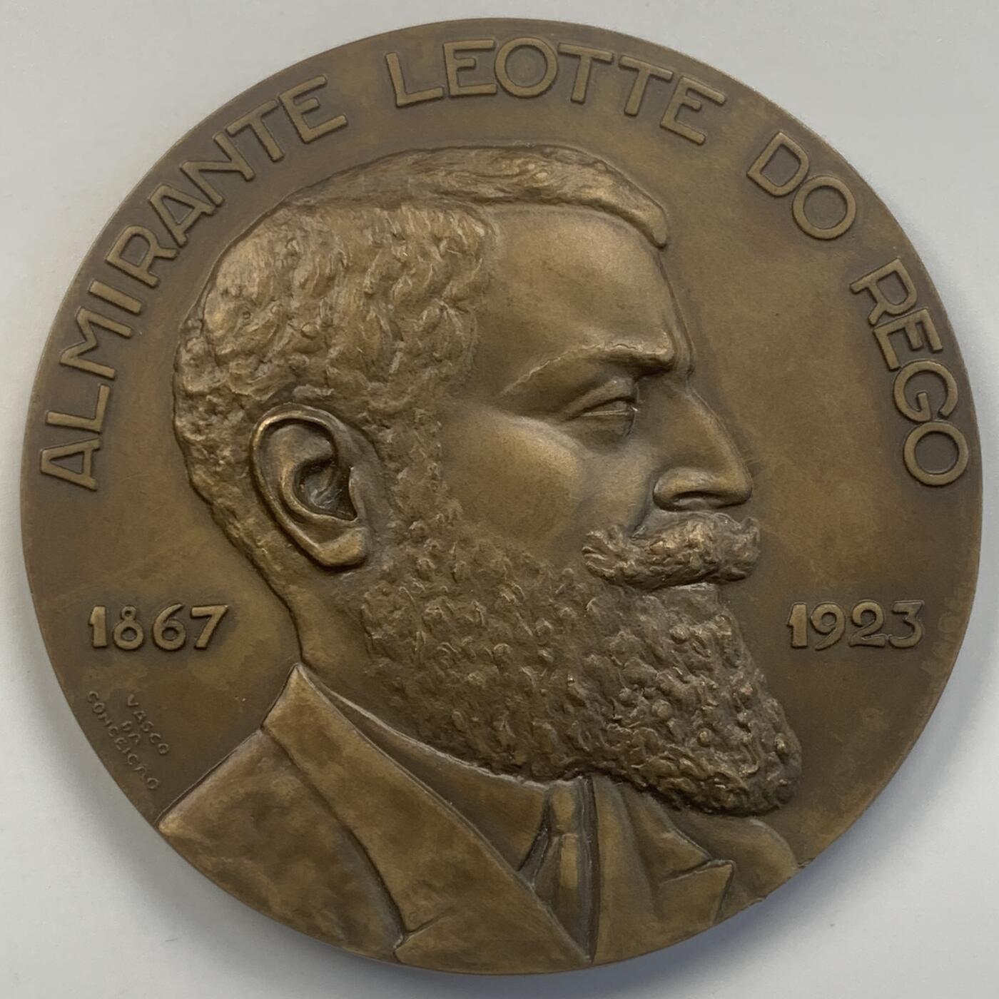 掌中浮雕-藏着的欧洲第049场 1967年葡萄牙海军上将莱奥特.多雷戈纪念铜章，70mm，150g
