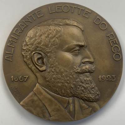 掌中浮雕-藏着的欧洲第049场 - 1967年葡萄牙海军上将莱奥特.多雷戈纪念铜章，70mm，150g