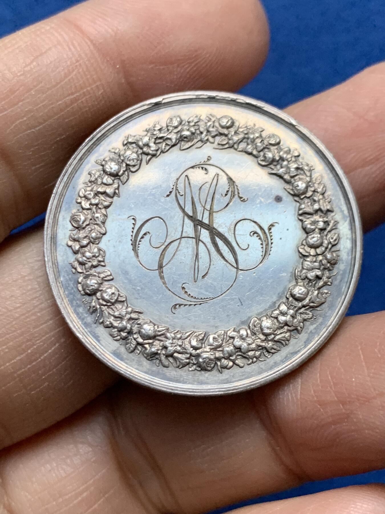 《竞宝斋》第458场 周日，周一，周二   3场连拍 （全场包邮）欢迎送拍 法国结婚纪念银章，15.63g，33.5mm，蜜蜂边铭