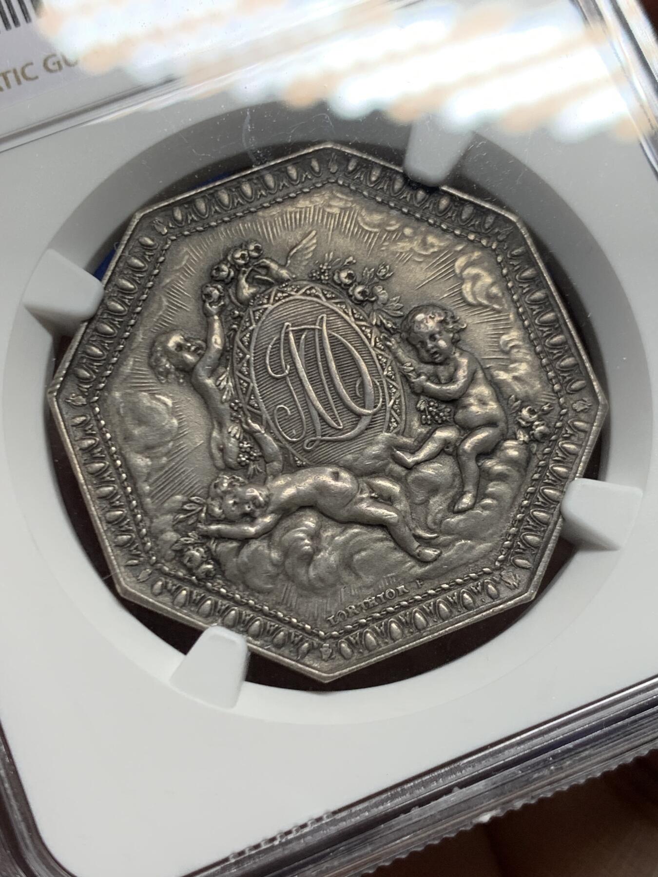 《竞宝斋》第458场 周日，周一，周二   3场连拍 （全场包邮）欢迎送拍 NGC-MS64 法国名誉品三个小天使皇家婚姻八角银质代币