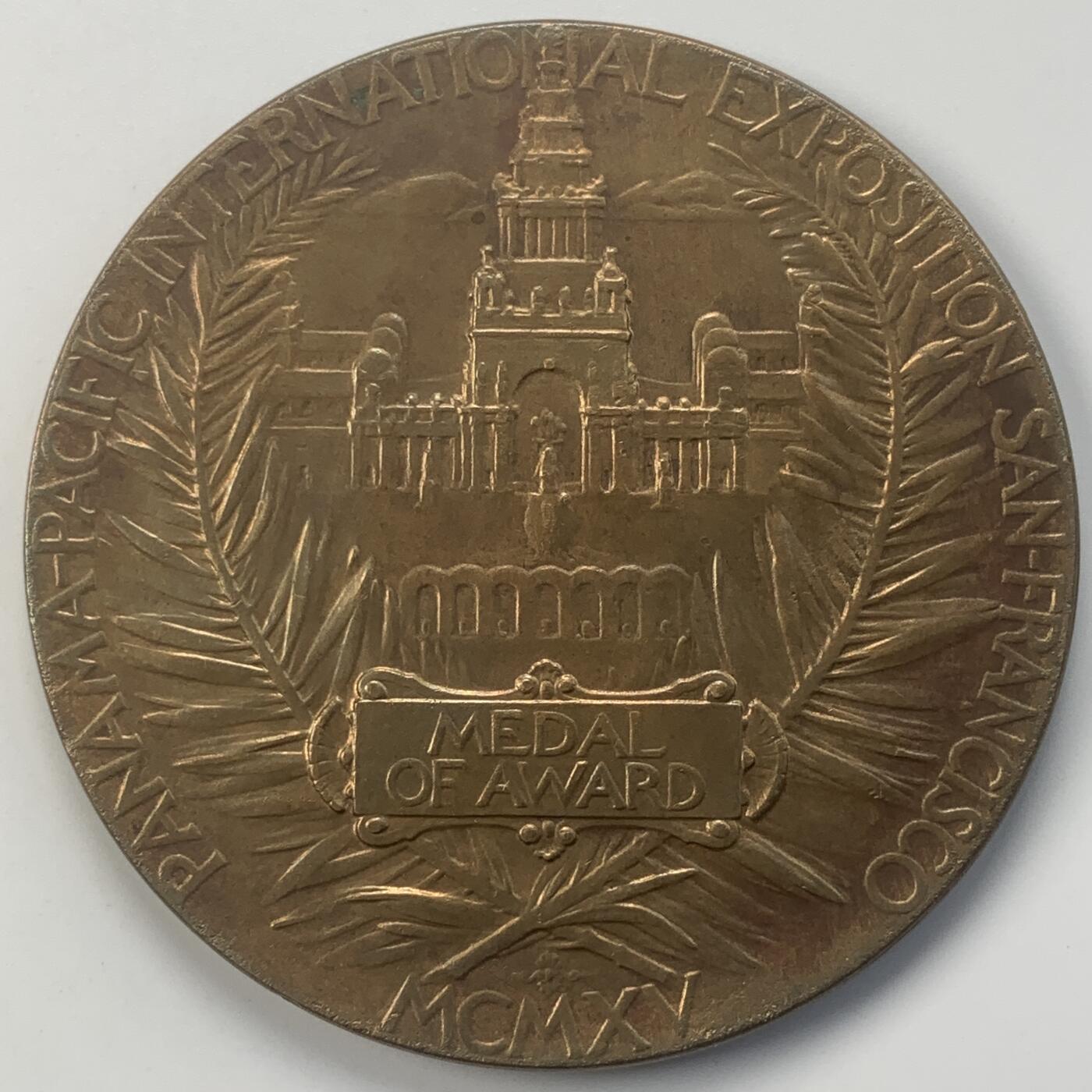 掌中浮雕-藏着的欧洲第049场 1915年美国巴拿马世博会纪念章，70mm，原盒！ 1915年中国张裕葡萄酒荣获巴拿马世博会金奖，末图摄于中国烟台张裕葡萄酒博物馆。