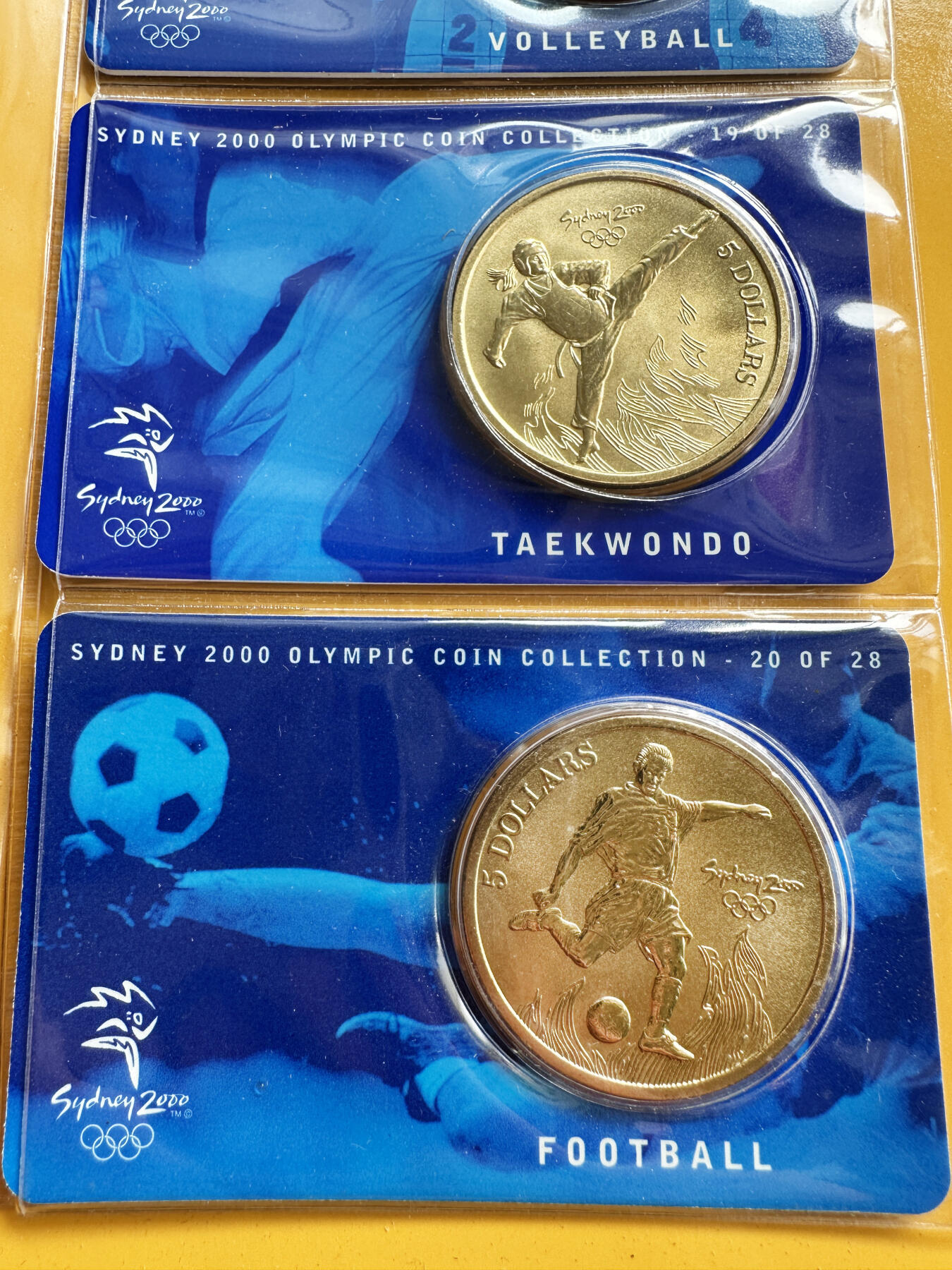 【俄甄集藏】“万象更新、马呈祥瑞”迎新春俄甄精品场-2026年(047)01-21 星期三 晚 19:30 全场包邮 澳大利亚2000年悉尼奥运会5元纪念币28枚卡装+纪念章册装29枚大全套，少见