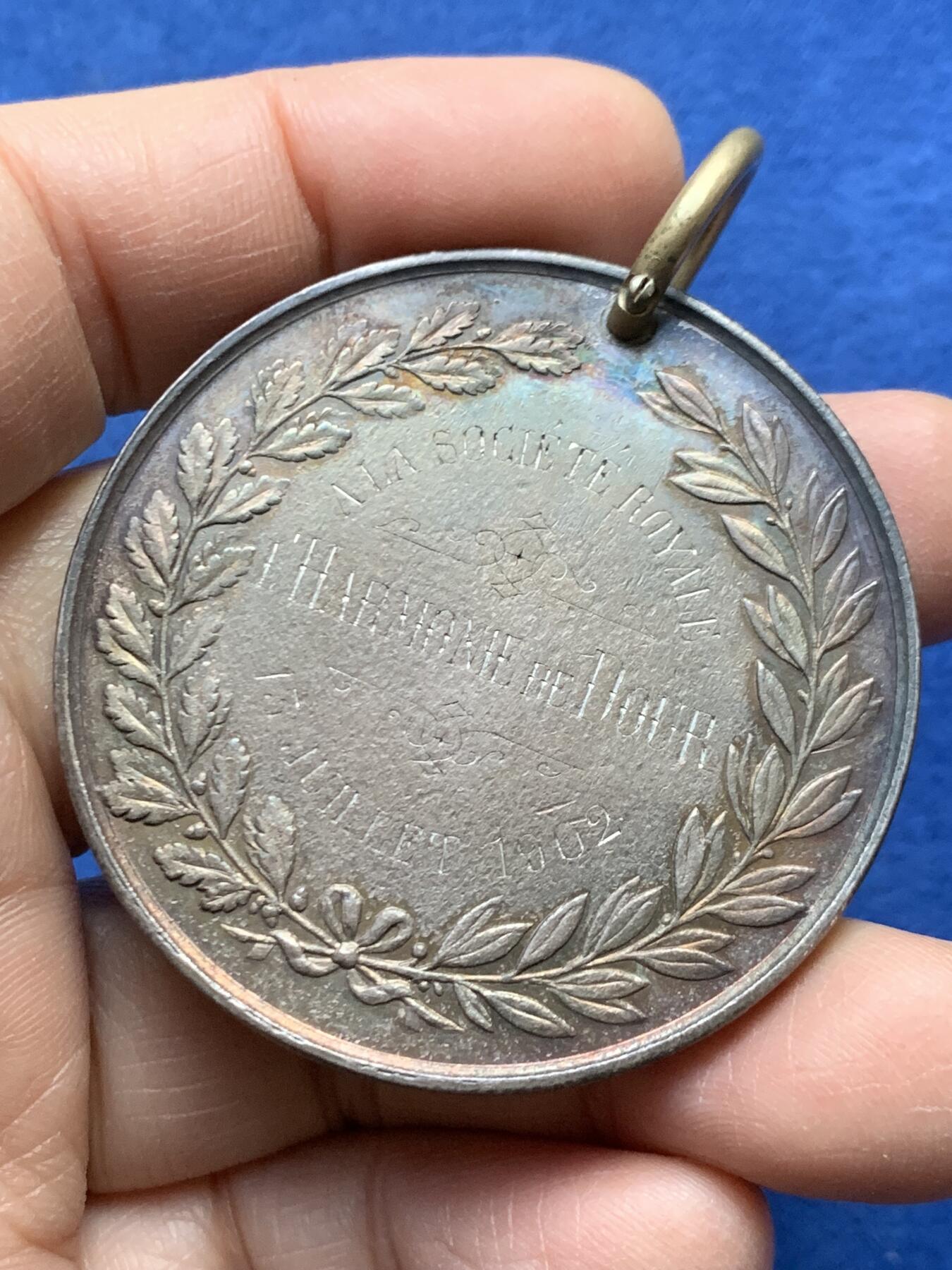 《竞宝斋》第458场 周日，周一，周二   3场连拍 （全场包邮）欢迎送拍 法国凡尔赛天鹅银章，66.3g，50.2mm，丰饶角边铭