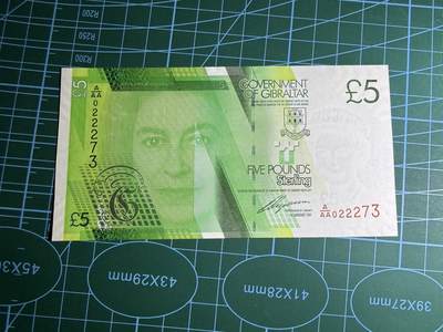 【炜奕收藏】，第五十七期，英联邦女王专场 - 2011年直布罗陀5镑，UNC品相，AAA首发冠号码无4