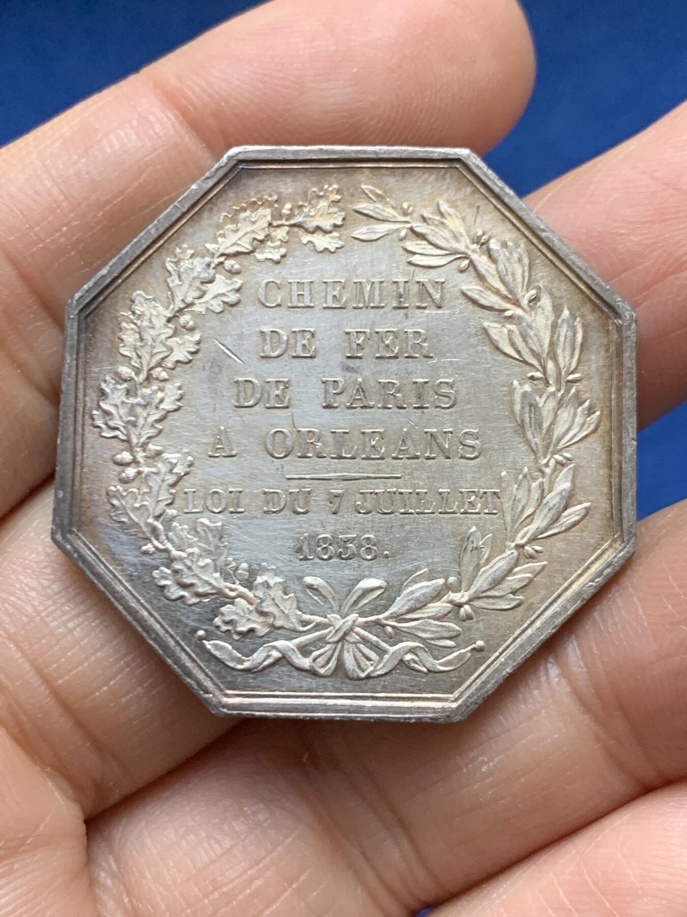 《竞宝斋》第458场 周日，周一，周二   3场连拍 （全场包邮）欢迎送拍 法国八角银章，巴黎-奥尔良铁路通行纪念，23.15g，36.4mm，蜜蜂边铭