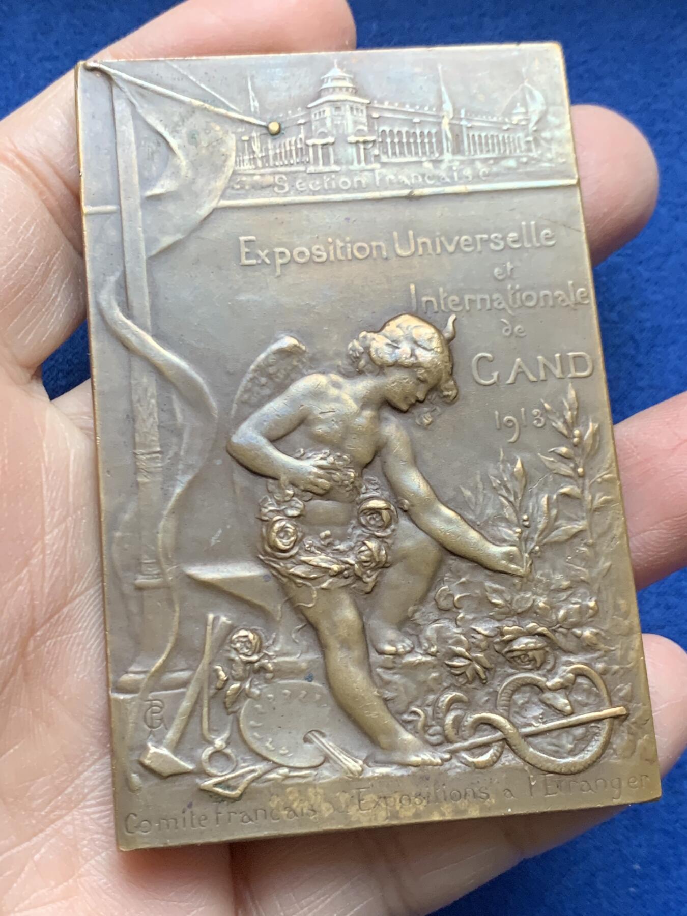 《竞宝斋》第458场 周日，周一，周二   3场连拍 （全场包邮）欢迎送拍 1913年比利时根特世博会奖牌纪念章 直径：80✕52mm，重量：123.9g，雕刻师：Gregoire。