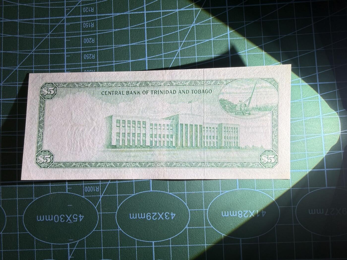 【炜奕收藏】，第五十七期，英联邦女王专场 1964年特立尼达和多巴哥5元，品相如图，补号冠，戎装女王像，少见品种