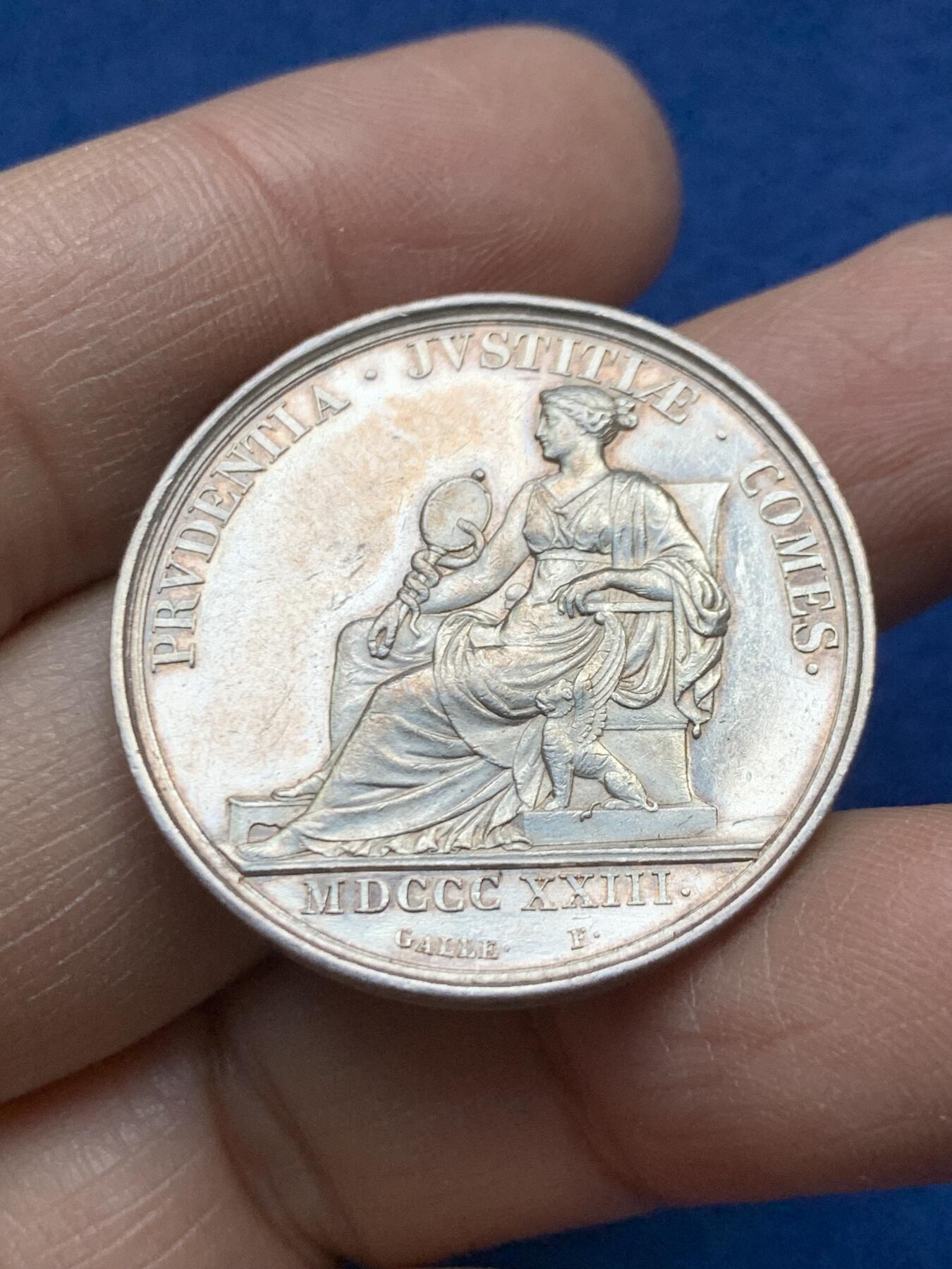 《竞宝斋》第458场 周日，周一，周二   3场连拍 （全场包邮）欢迎送拍 法国里昂司法银质代币，11.47g，32.2mm，早期无边铭