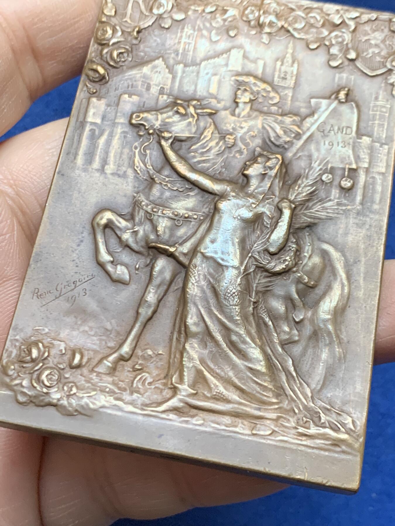 《竞宝斋》第458场 周日，周一，周二   3场连拍 （全场包邮）欢迎送拍 1913年比利时根特世博会奖牌纪念章 直径：80✕52mm，重量：123.9g，雕刻师：Gregoire。