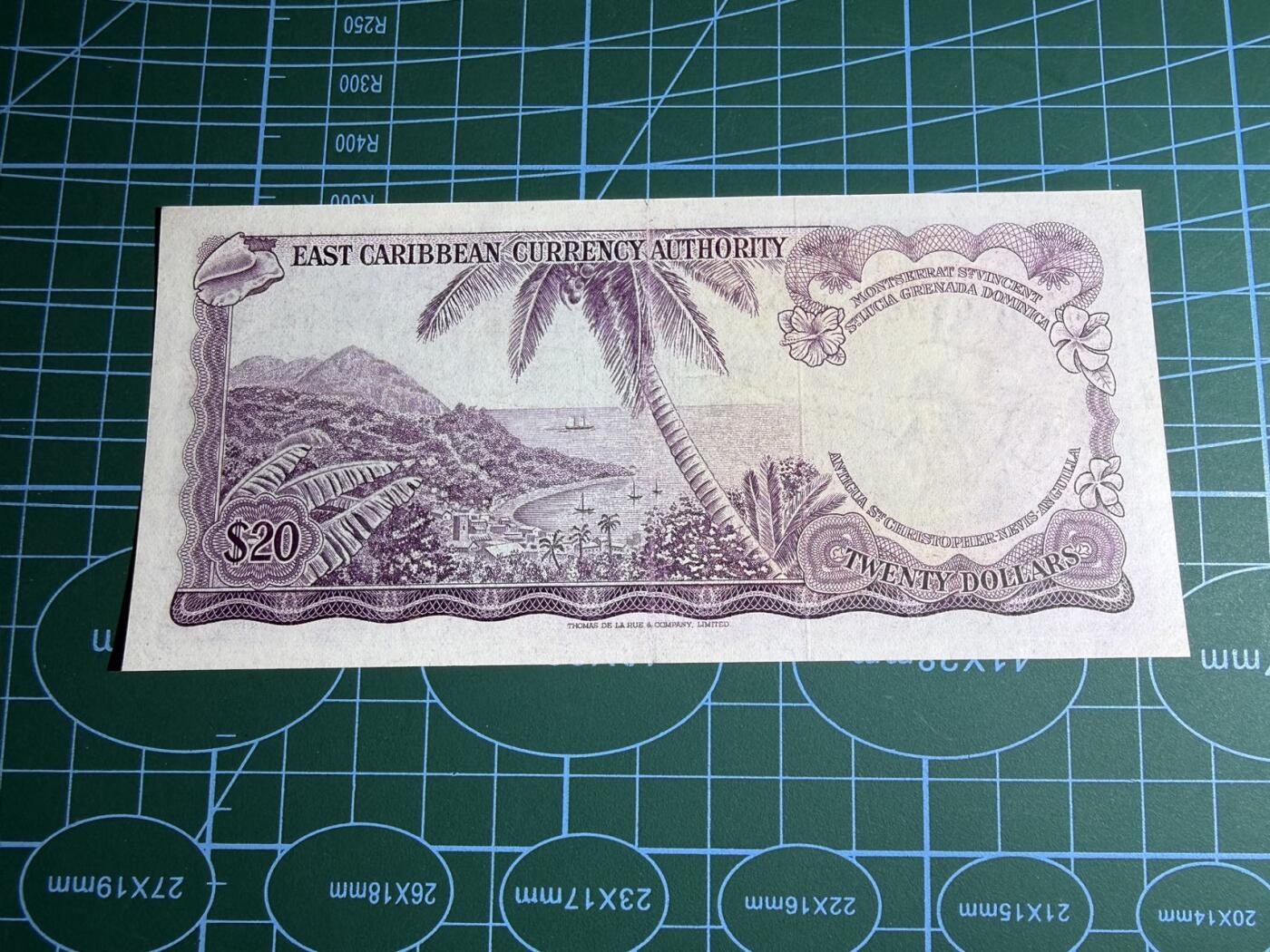 【炜奕收藏】，第五十七期，英联邦女王专场 1965年东加勒比地区20元，品相如图，号码无347，戎装女王像