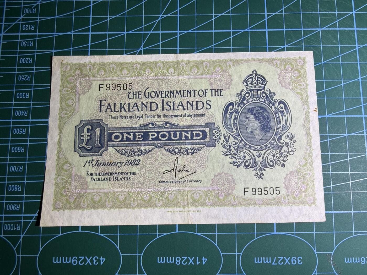 【炜奕收藏】，第五十七期，英联邦女王专场 1982年福克兰群岛1镑，品相如图，号码无347