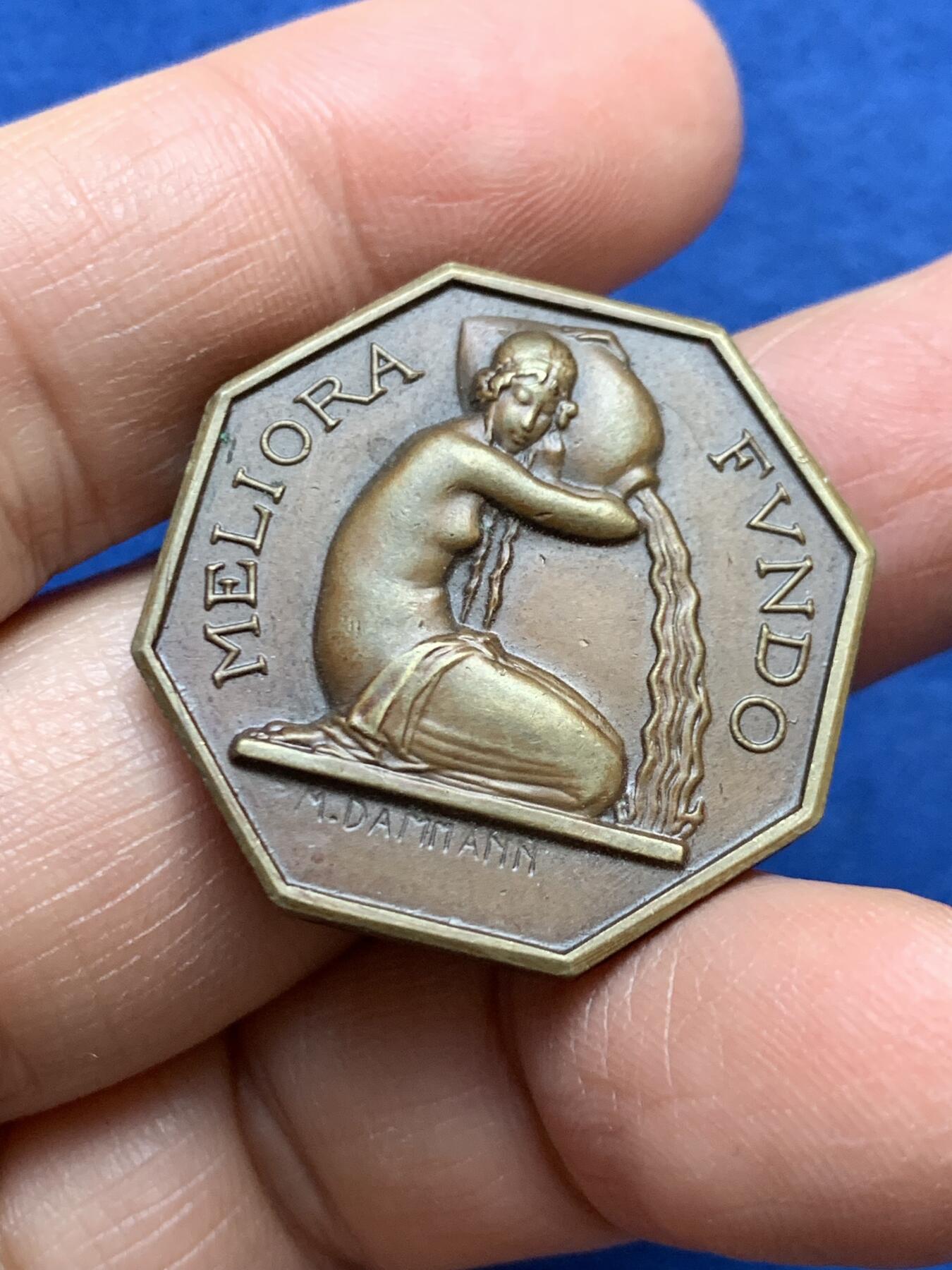 《竞宝斋》第458场 周日，周一，周二   3场连拍 （全场包邮）欢迎送拍 法国塞扎娜储蓄银行八角铜质代币，13.60g，30mm，丰饶角边铭