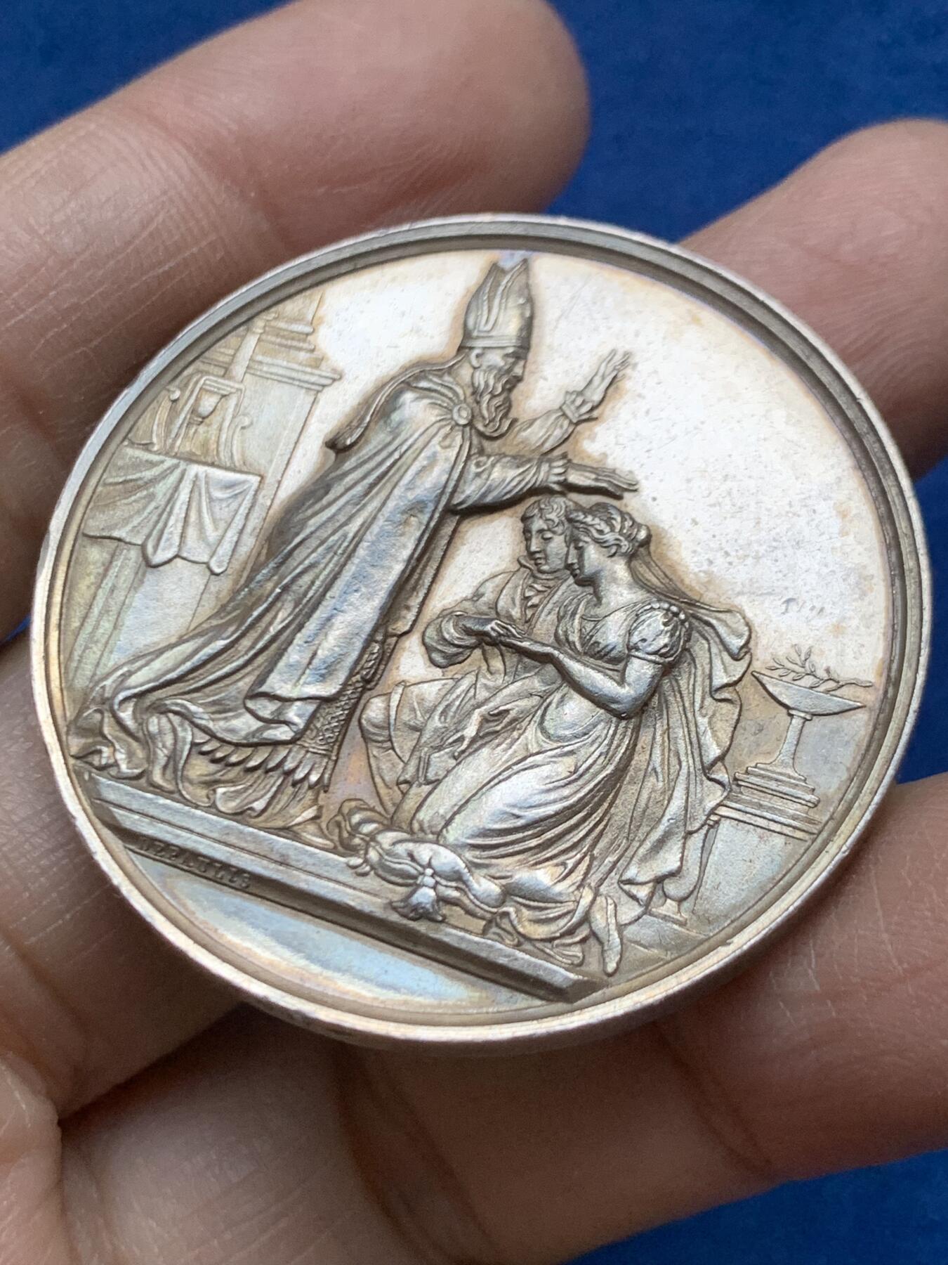 《竞宝斋》第458场 周日，周一，周二   3场连拍 （全场包邮）欢迎送拍 法国婚姻与爱情纪念银章，32.31g，41.5mm，手指边铭