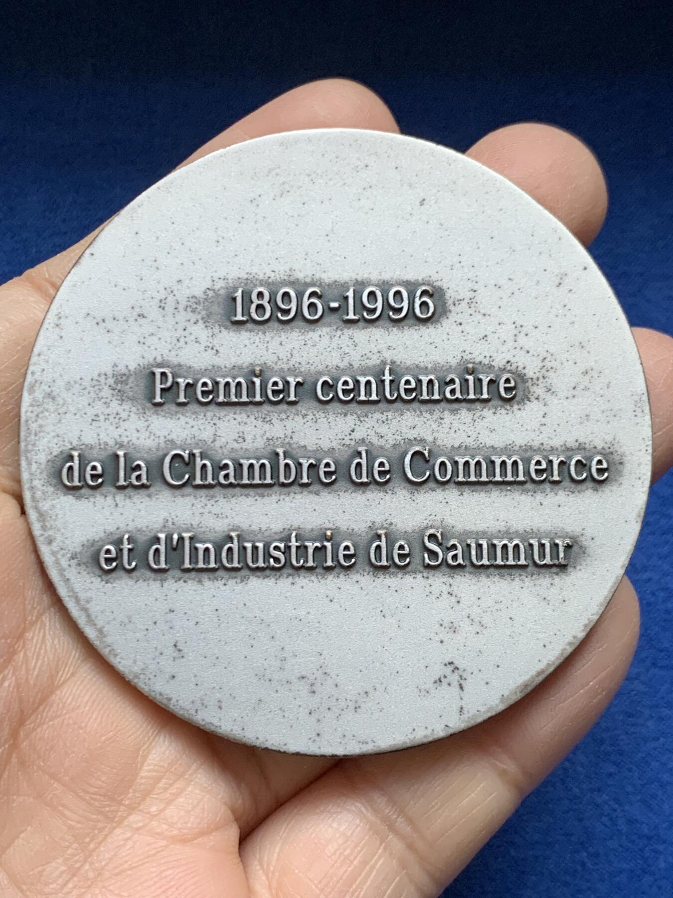 《竞宝斋》第458场 周日，周一，周二   3场连拍 （全场包邮）欢迎送拍 法国索米尔工商会成立一百周年镀银铜章，140.8g，64.6mm，边铭：铜标+BALME