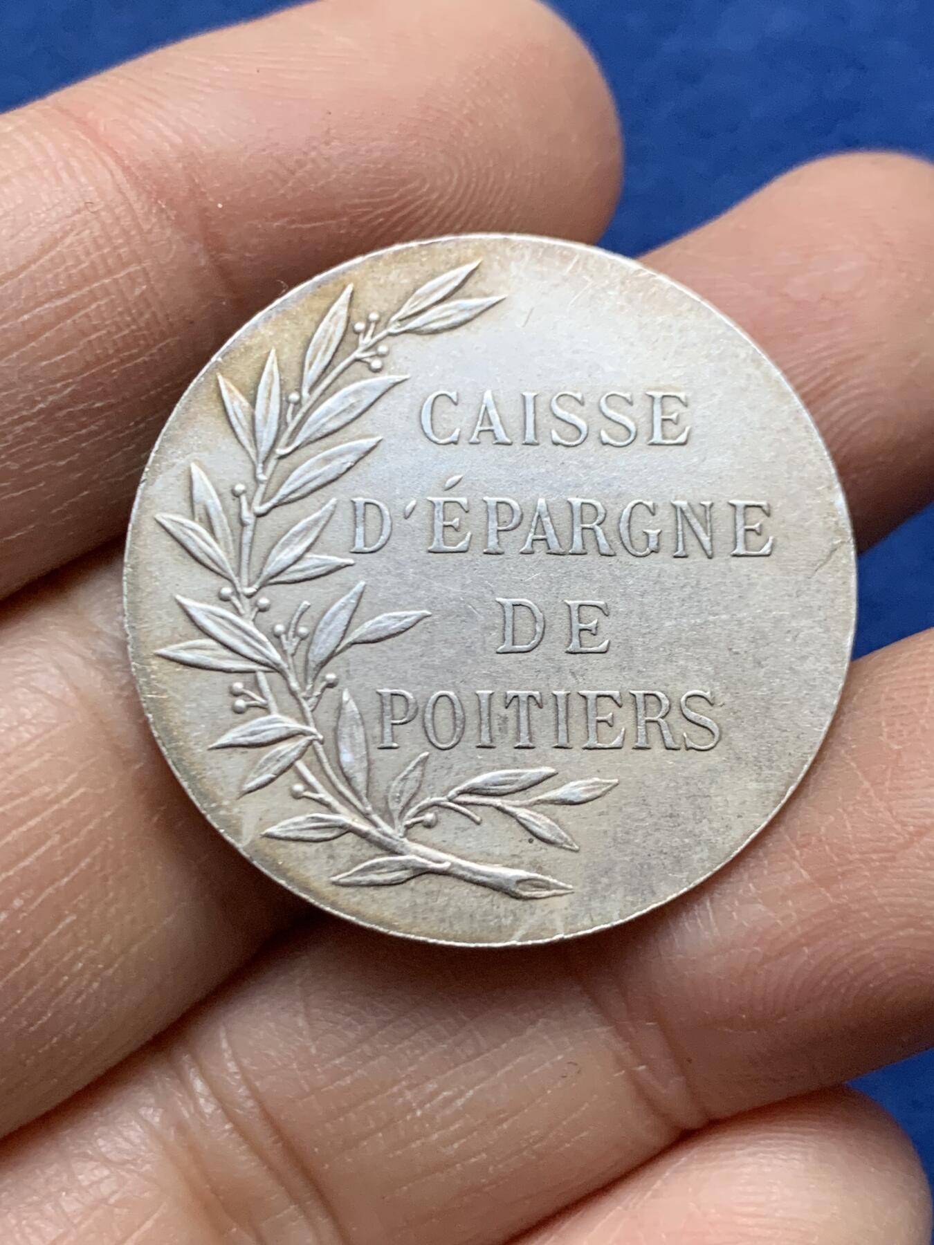 《竞宝斋》第458场 周日，周一，周二   3场连拍 （全场包邮）欢迎送拍 法国普瓦捷储蓄银行银质代币，海妖在澡盆里，11.1g，30mm，丰饶角1argent边铭