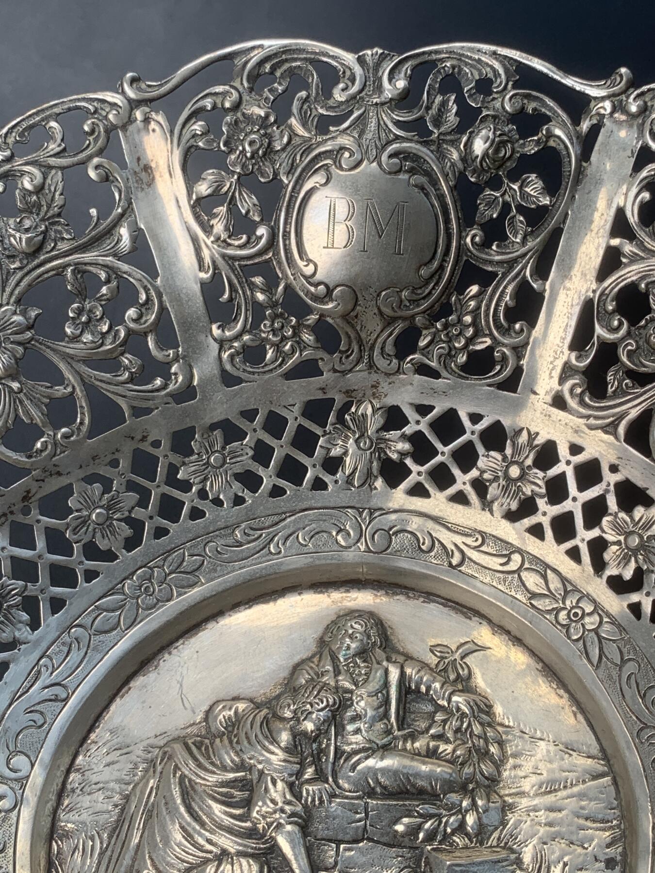 掌中浮雕-藏着的欧洲第049场 190X德国800银果篮 ，26.90厘米，高7厘米, 重388克，（背上边缘“800”银戳）