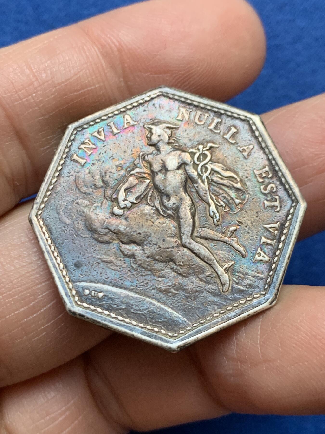 《竞宝斋》第458场 周日，周一，周二   3场连拍 （全场包邮）欢迎送拍 法国八角银章，皇家邮政办公室，13.45g，31.9mm，早期无边铭