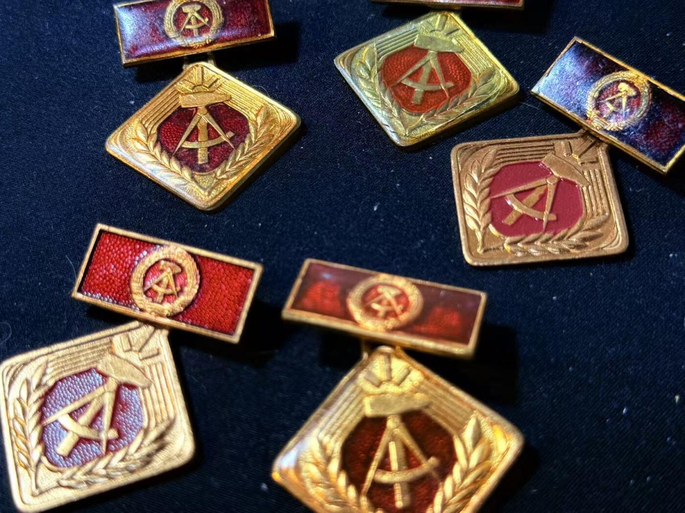 罗岚⭐爱藏⭐甄选专拍第四场-分享拍场赚佣（实体经营） 民主德国社会活动家奖章一组 铜制厚重赠友佳品