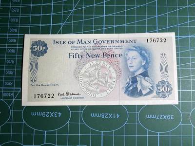 【炜奕收藏】，第五十七期，英联邦女王专场 - 1969年马恩岛50便士，UNC品相，号码无4，戎装女王像