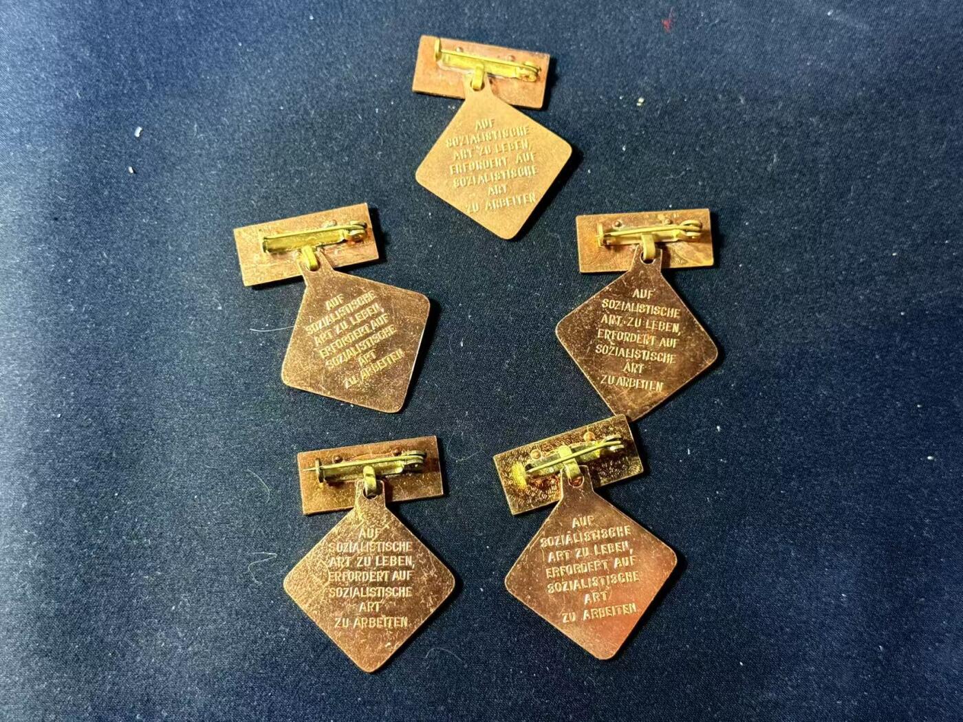 罗岚⭐爱藏⭐甄选专拍第四场-分享拍场赚佣（实体经营） 民主德国社会活动家奖章一组 铜制厚重赠友佳品