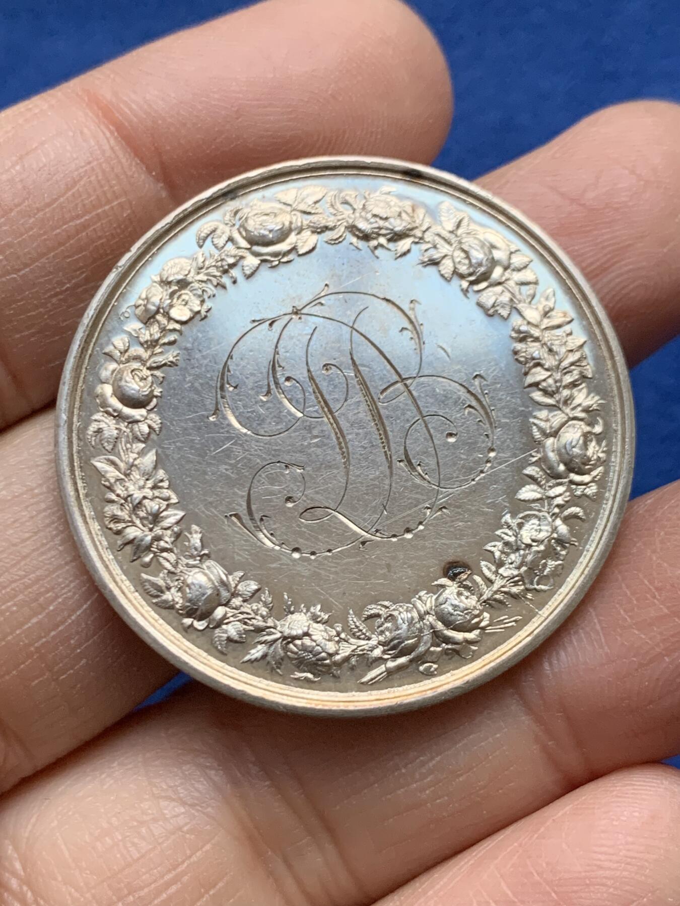 《竞宝斋》第458场 周日，周一，周二   3场连拍 （全场包邮）欢迎送拍 法国结婚纪念银章，22.1g，36.8mm，蜜蜂边铭