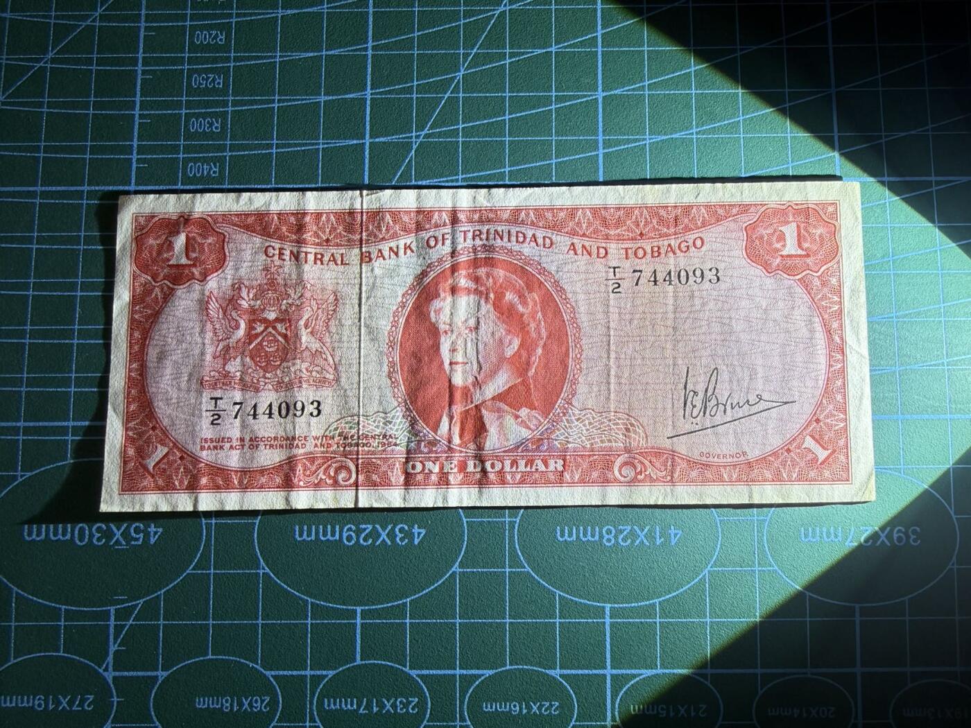 【炜奕收藏】，第五十七期，英联邦女王专场 1964年特立尼达和多巴哥1元，品相如图，戎装女王像