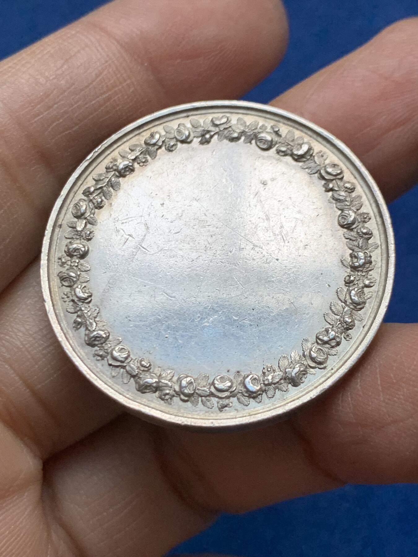 《竞宝斋》第458场 周日，周一，周二   3场连拍 （全场包邮）欢迎送拍 法国结婚纪念银章，22g，36mm，早期无边铭