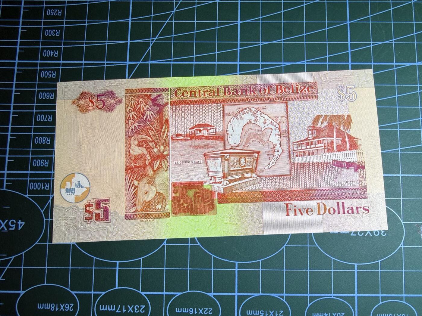 【炜奕收藏】，第五十七期，英联邦女王专场 2002年伯利兹2元，UNC品相，号码无4