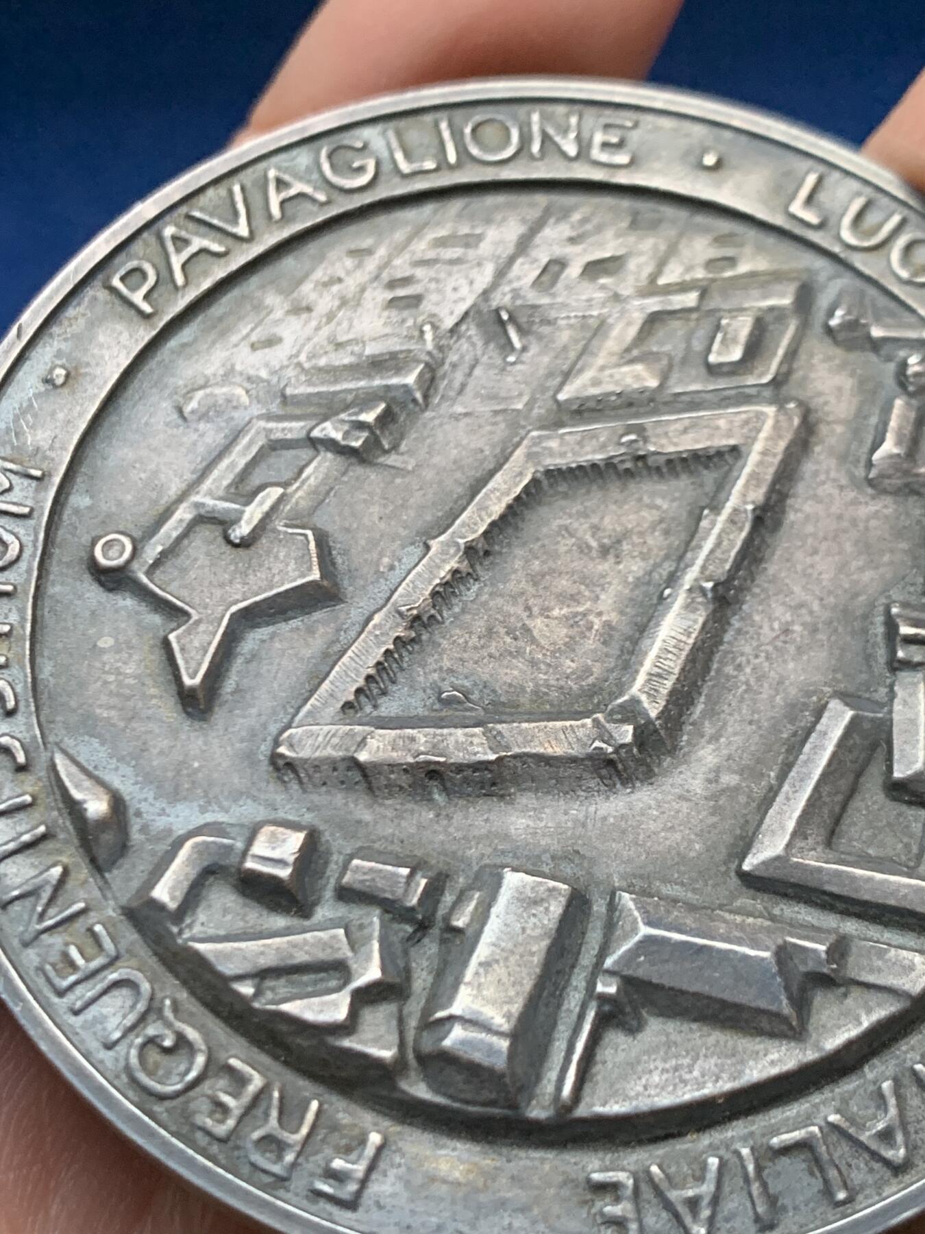 《竞宝斋》第458场 周日，周一，周二   3场连拍 （全场包邮）欢迎送拍 意大利卢戈博览会纪念银章 986银 99.47克 59.7mm