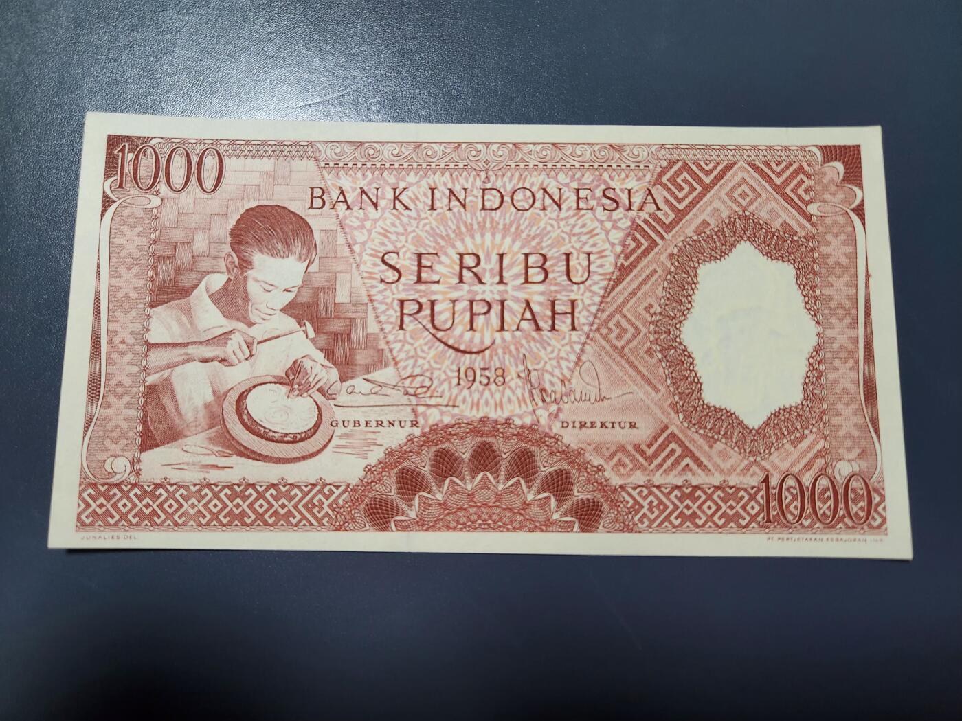 1月15号晚上8点 外国纸币自动截拍第8场 印度尼西亚 1958年1000卢比，新品