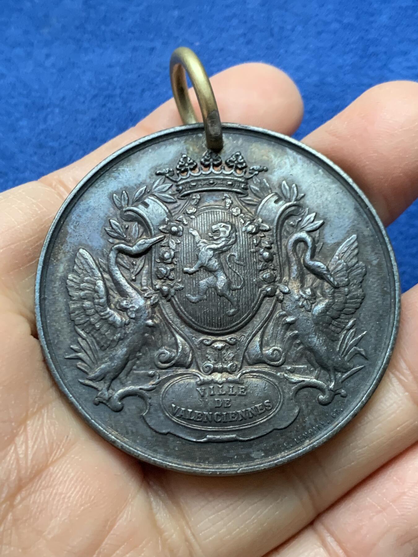 《竞宝斋》第458场 周日，周一，周二   3场连拍 （全场包邮）欢迎送拍 法国凡尔赛天鹅银章，66.3g，50.2mm，丰饶角边铭