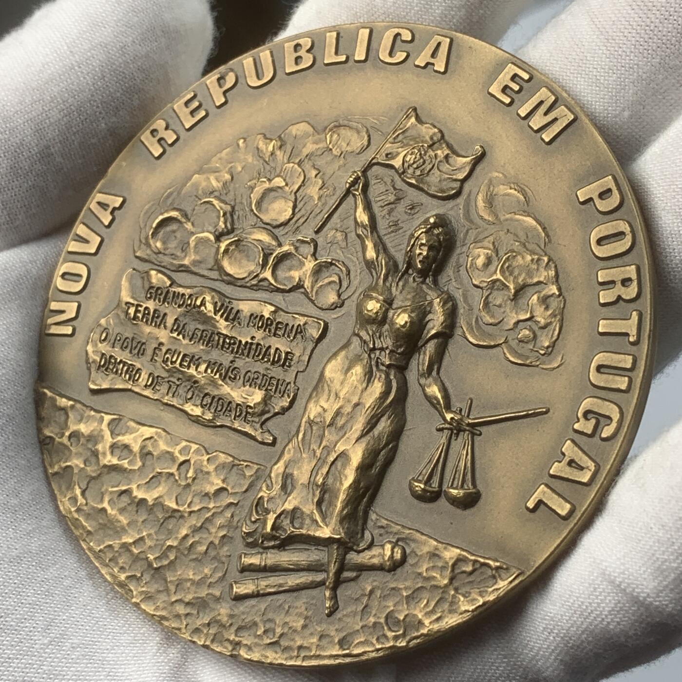 掌中浮雕-藏着的欧洲第049场 1974年葡萄牙民主共和国纪念铜章，80mm，197g