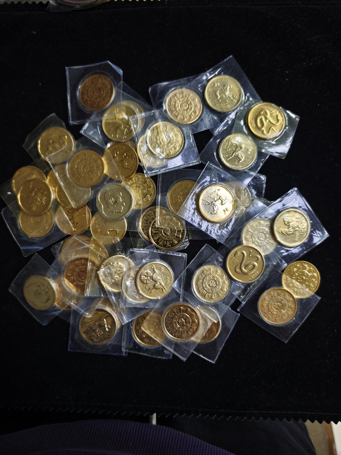 106期回流戒指饰品杂件纪念章丝路钱币专场 一组早期生肖纪念章47个