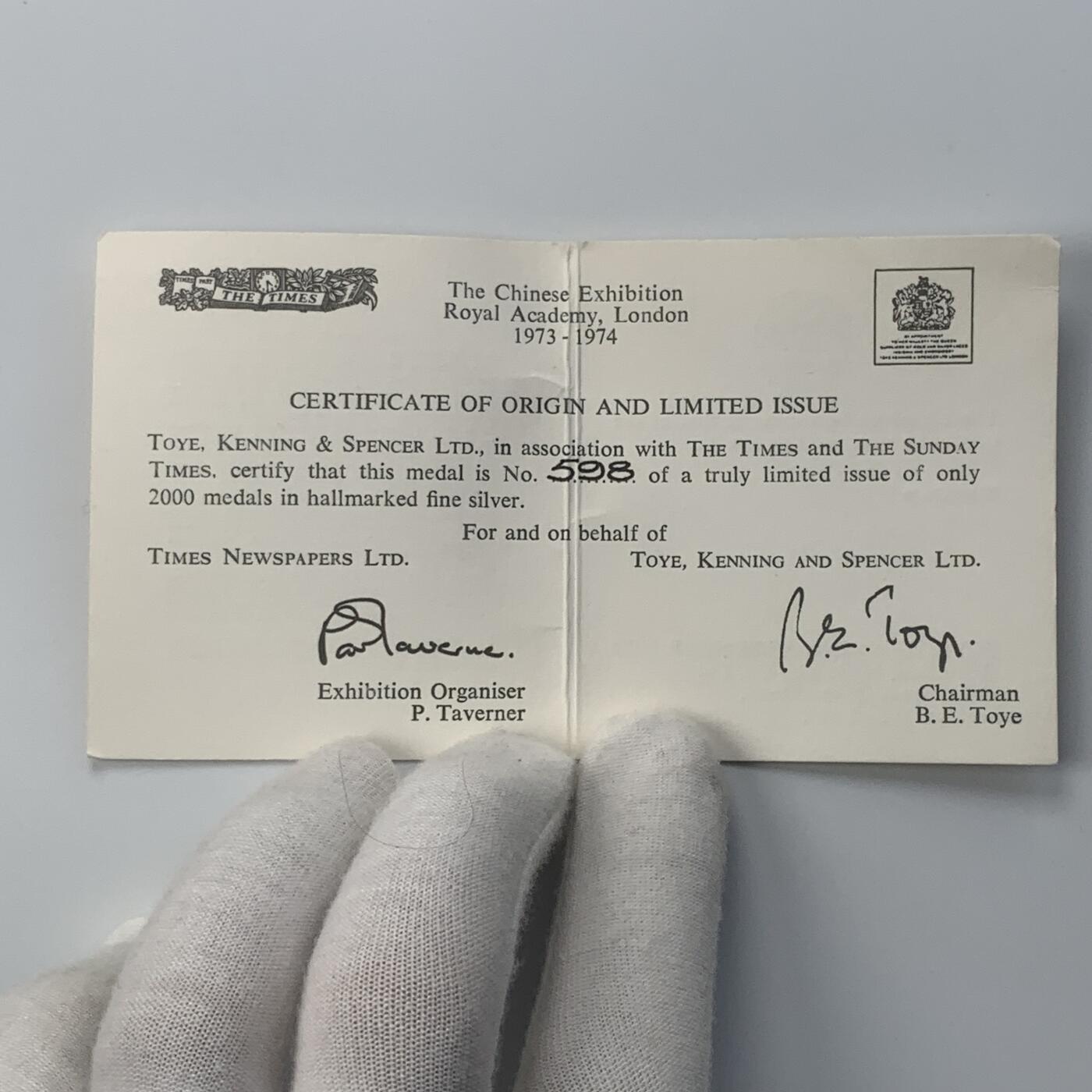 掌中浮雕-藏着的欧洲第049场 1973年伦敦中国博览会“马超龙雀”纪念银章，51mm，53.58g，限量版598#原盒、证书！