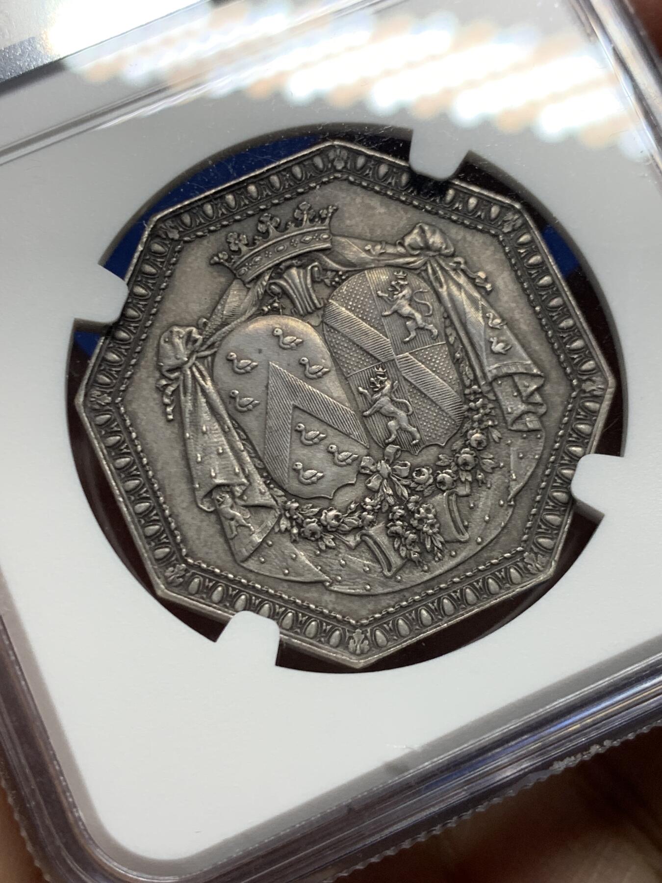 《竞宝斋》第458场 周日，周一，周二   3场连拍 （全场包邮）欢迎送拍 NGC-MS64 法国名誉品三个小天使皇家婚姻八角银质代币