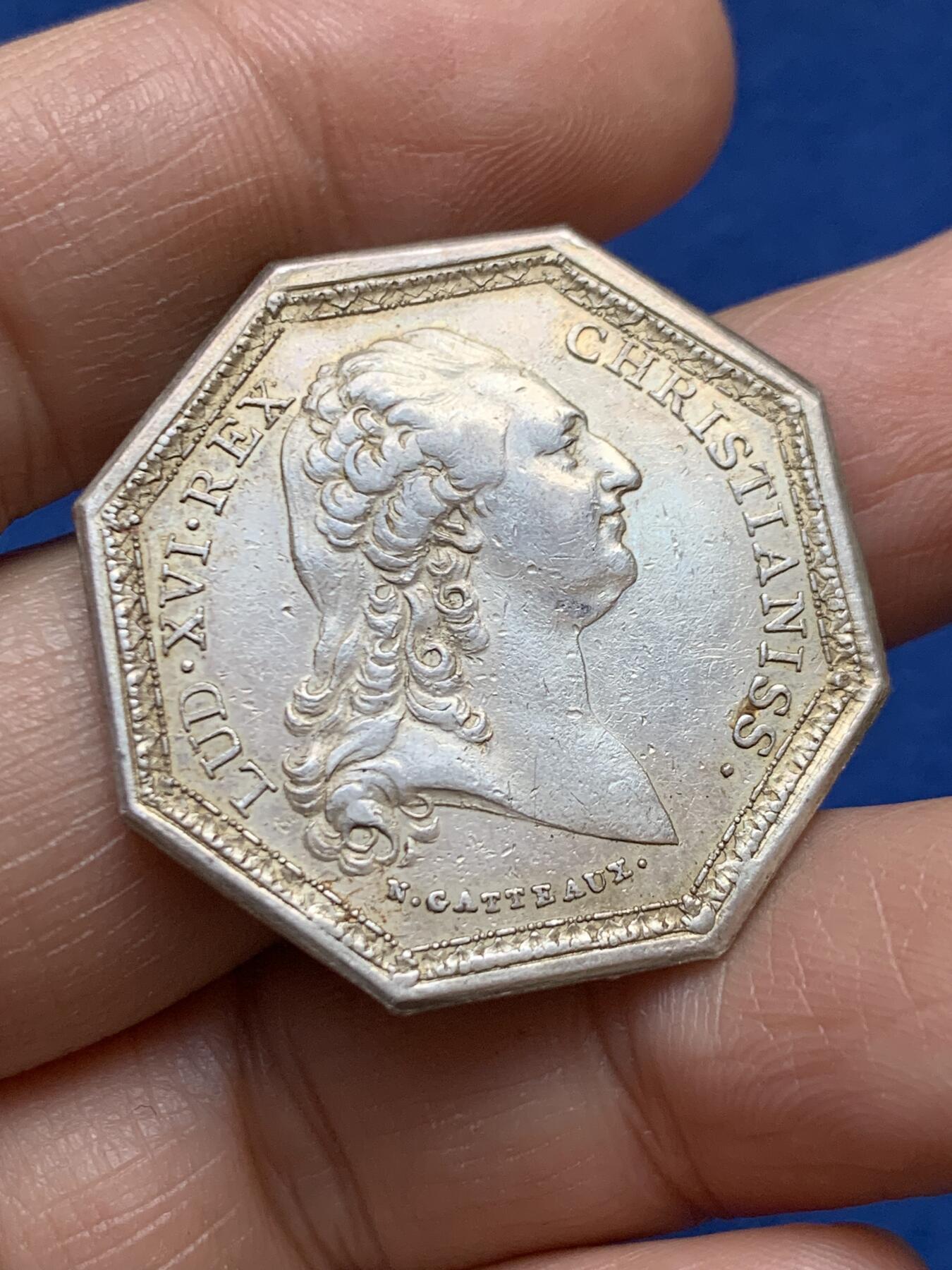 《竞宝斋》第458场 周日，周一，周二   3场连拍 （全场包邮）欢迎送拍 法国八角银质代币，路易十六头像勒阿弗尔海上保险公司，14.30g，32.8mm，早期无边铭