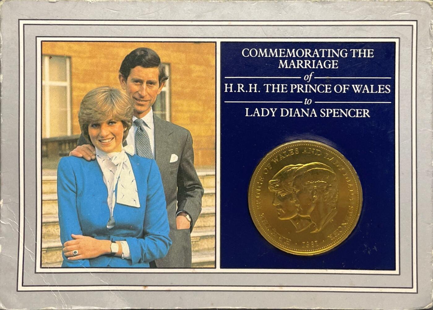 回流0119 1981年英国查尔斯王子与戴安娜王妃婚礼纪念25便士克朗币官方卡装版（卡套6成新有磨损，币封装无损）