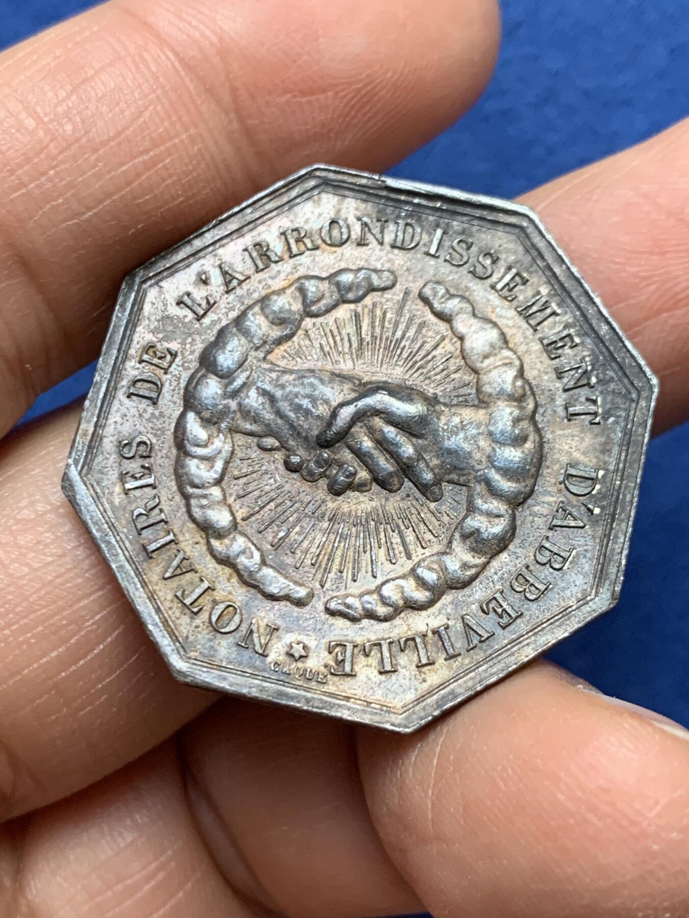 《竞宝斋》第458场 周日，周一，周二   3场连拍 （全场包邮）欢迎送拍 法国八角银章，阿比维尔公证人，14.68g，32.5mm，手指边铭