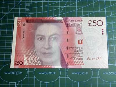 【炜奕收藏】，第五十七期，英联邦女王专场 - 2010年直布罗陀50镑，UNC品相，AAA首发冠号码数三无47全小号