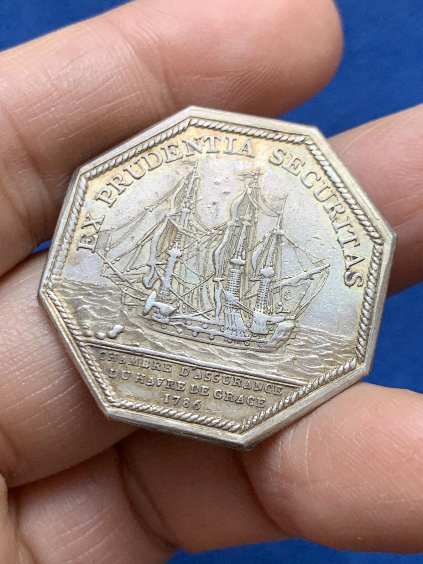 《竞宝斋》第458场 周日，周一，周二   3场连拍 （全场包邮）欢迎送拍 法国八角银质代币，路易十六头像勒阿弗尔海上保险公司，14.30g，32.8mm，早期无边铭