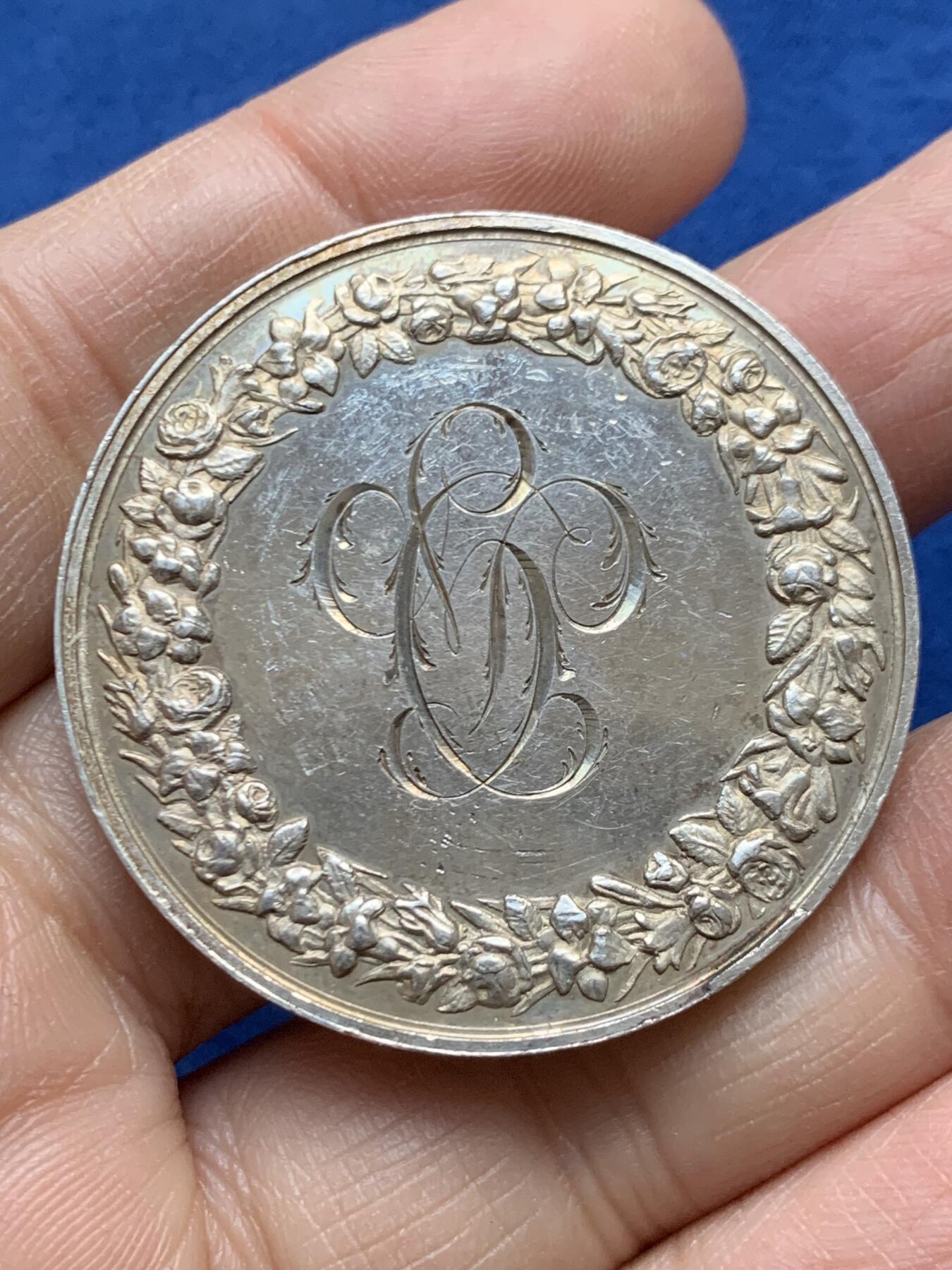 《竞宝斋》第458场 周日，周一，周二   3场连拍 （全场包邮）欢迎送拍 法国婚姻与爱情纪念银章，32.31g，41.5mm，手指边铭