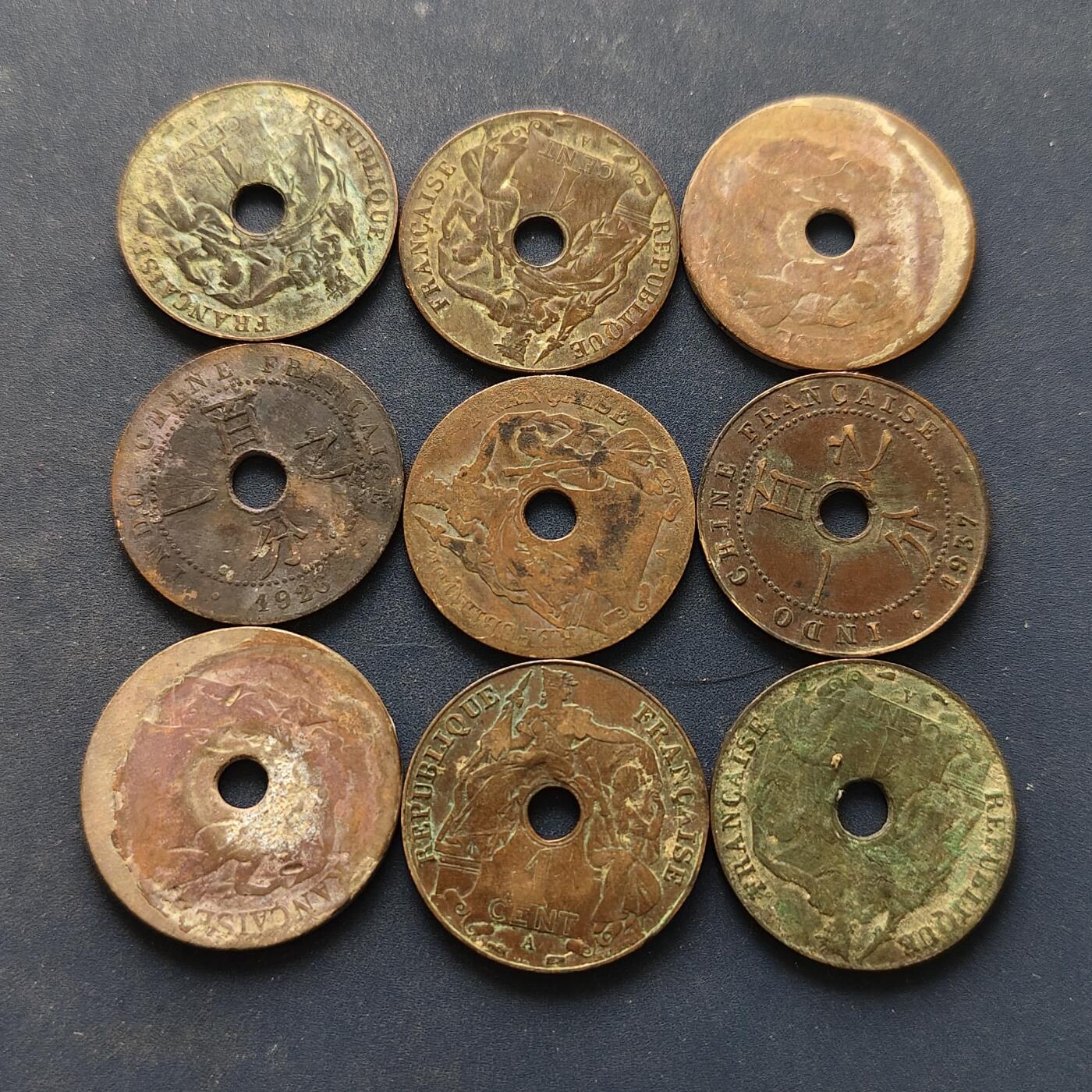 【全场包邮】纯粹捡漏拍494场 法属印支各年份百分之一中孔铜币9枚一组
