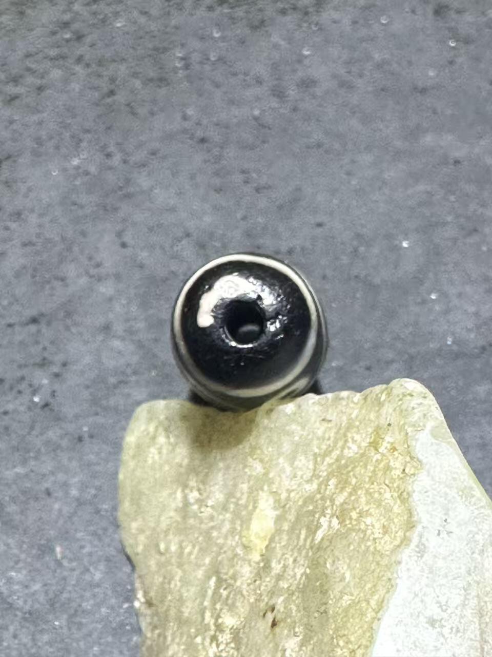 仅此一颗，藏传八眼随形天珠一颗，