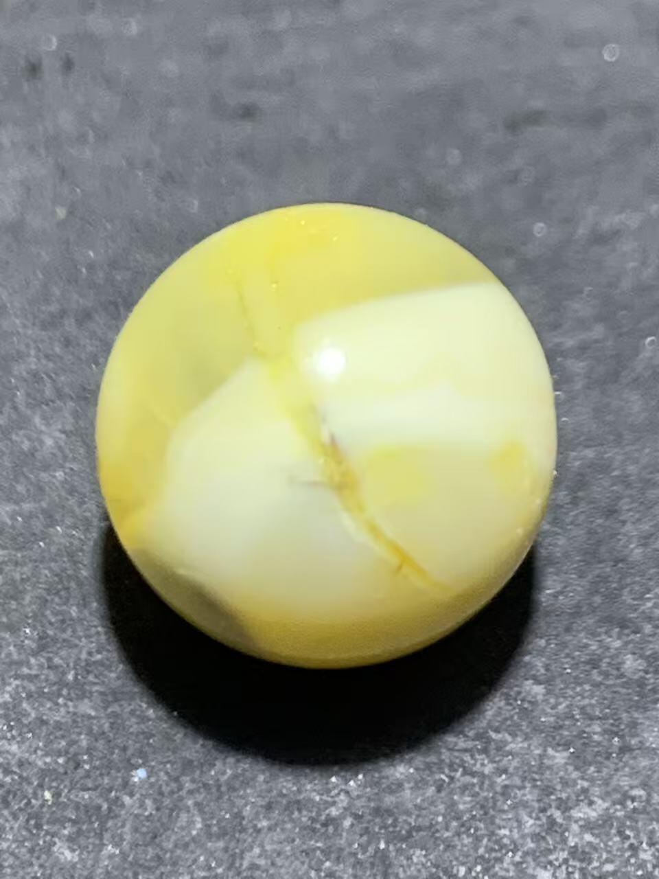 天然乌克兰原矿蜜蜡通货圆珠一颗，