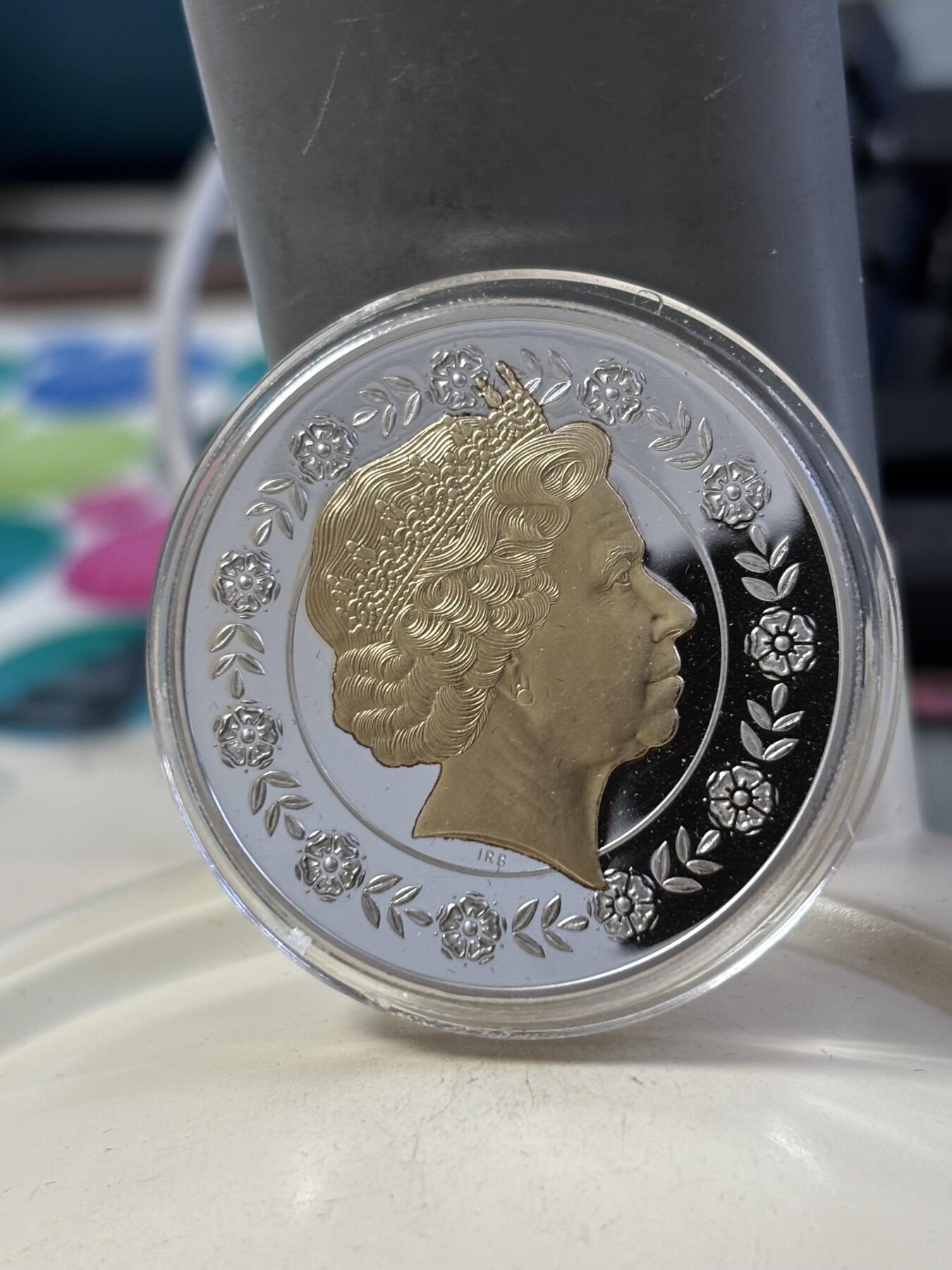 第188期拍卖 新西兰2015在位时间最长君主女王头像旋转镀金银币，999银镀金，发行2015枚