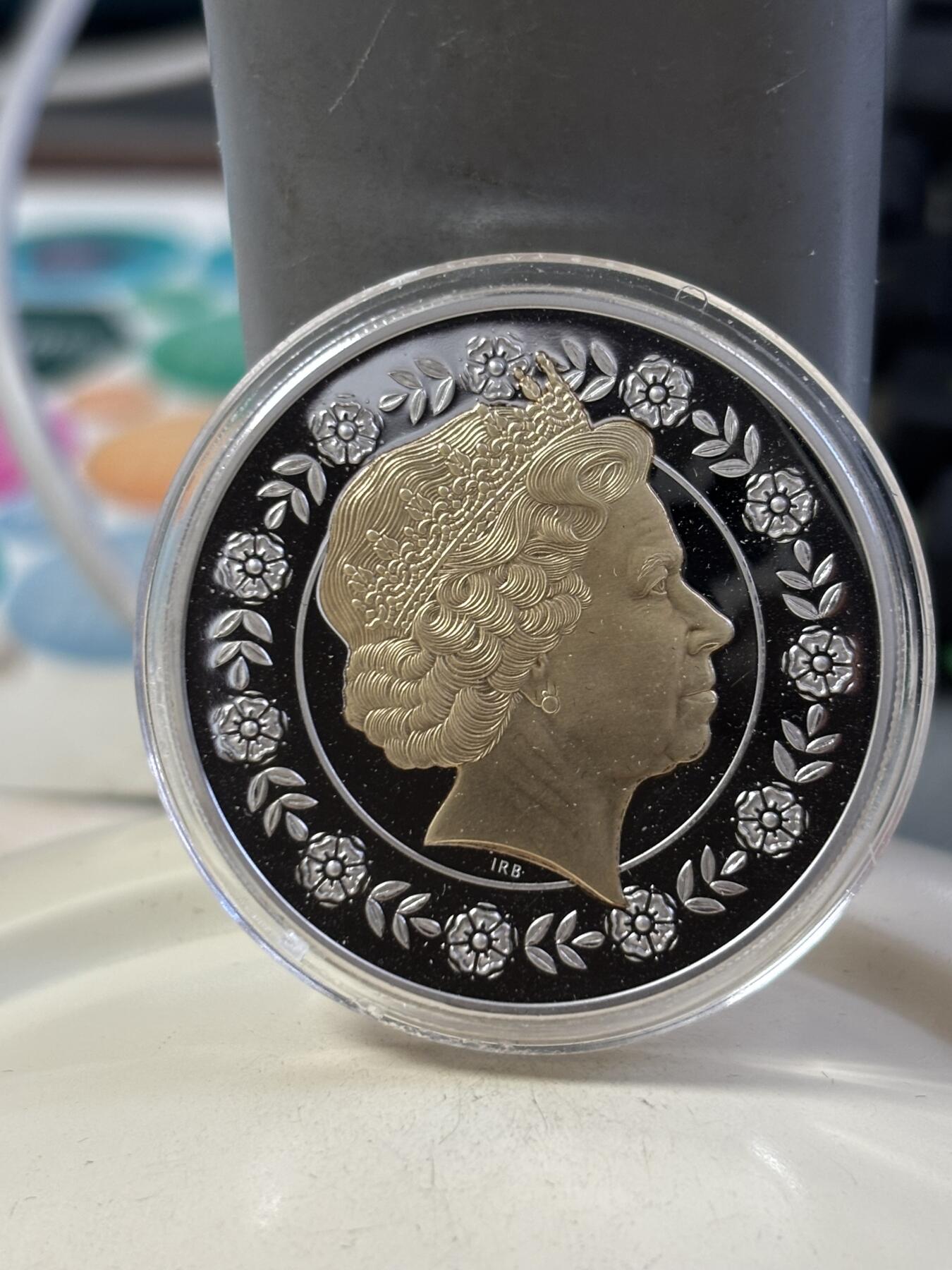 第188期拍卖 新西兰2015在位时间最长君主女王头像旋转镀金银币，999银镀金，发行2015枚