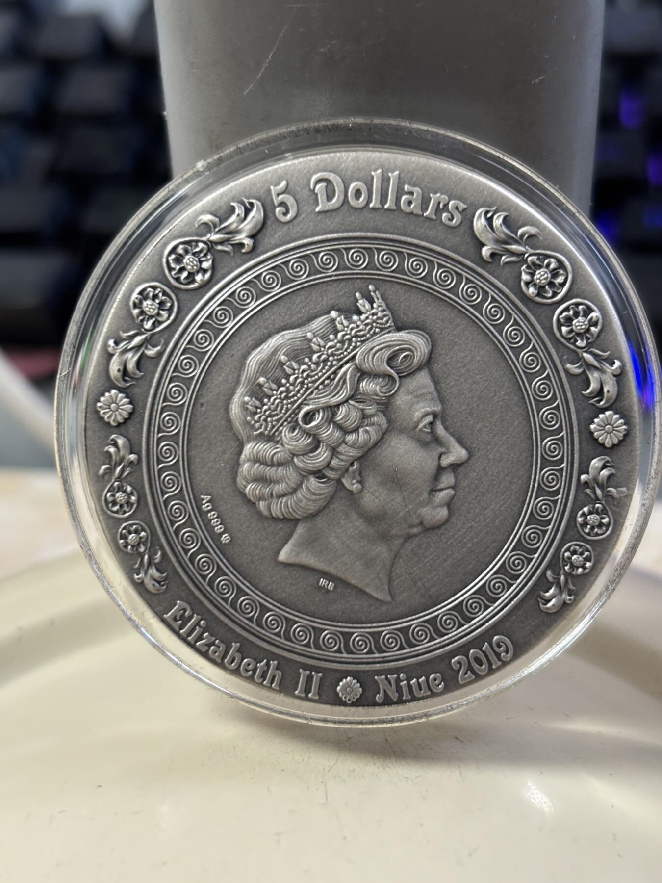 第188期拍卖 纽埃2019年胜利女神雅典娜高浮雕银币附带原盒证书，2盎司999银，发行500枚